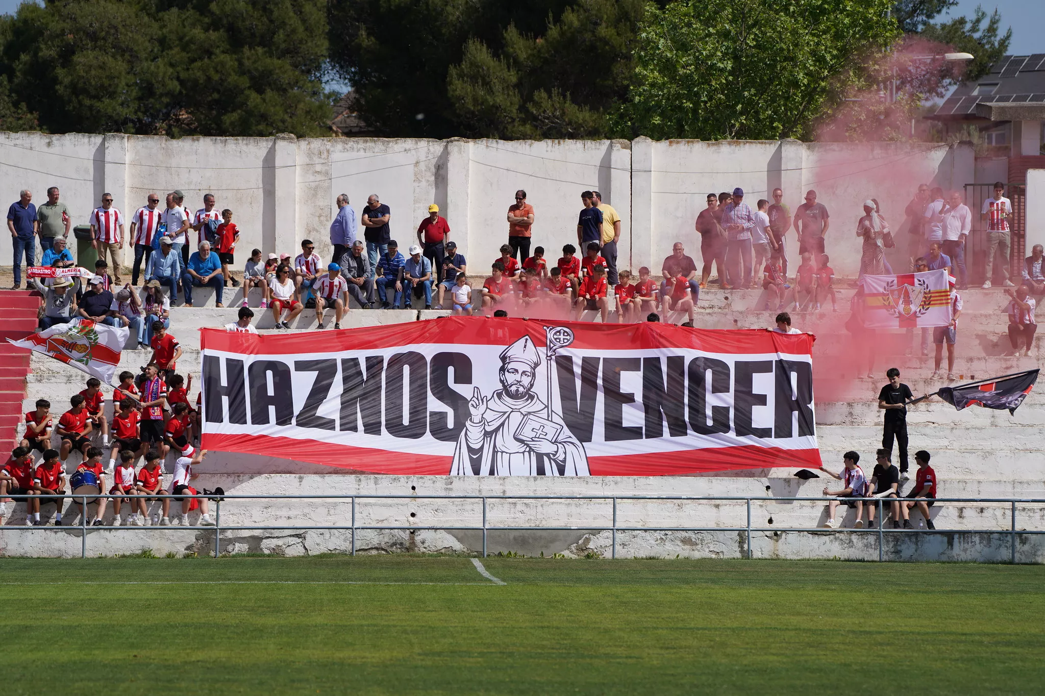 Imagen del tifo que se realizó en el Municipal de Barbastro en el último partido. Foto: Dani Vidal @fotomaniafut