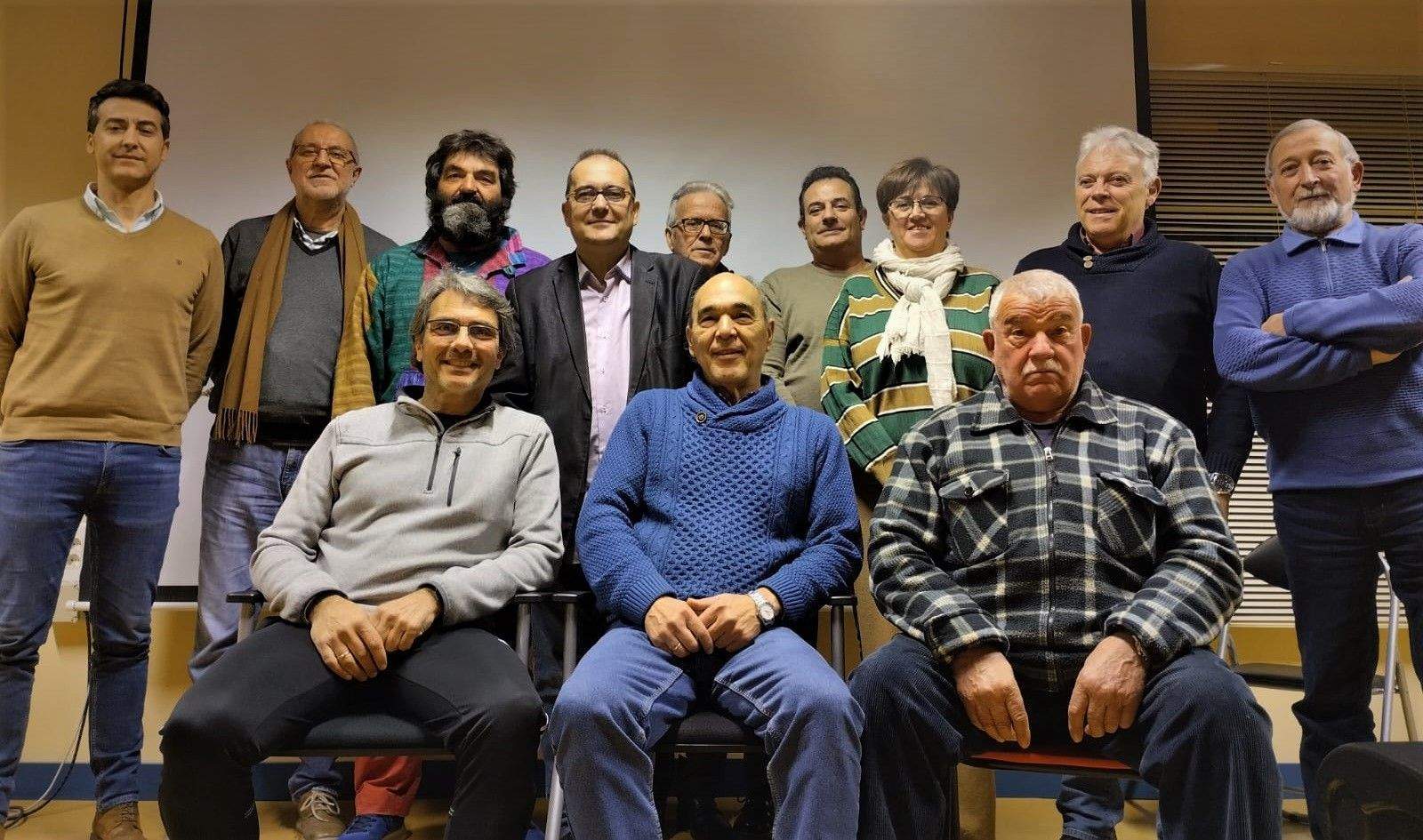 Participantes en la reunión para planificar actuaciones en 2023 de los representantes de los Dances de Monegros.