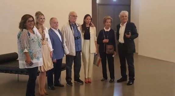 Carlos Saura con rotarios, el presidente y la vicepresidenta de la Diputación