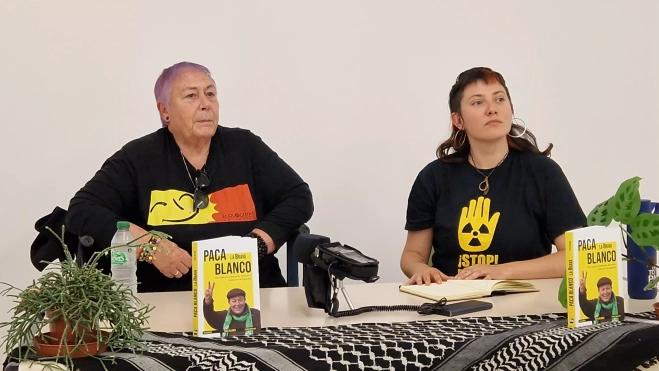 Paca Blanco y Marina Gros, en la Asociación de Vecinos del Barrio de Santiago. Foto Myriam Martínez