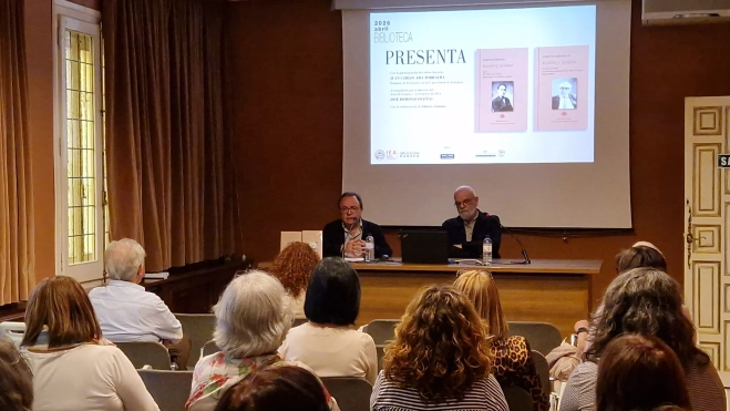 Dueñas y Ara, presentando el libro en el IEA. Foto Myriam Martínez
