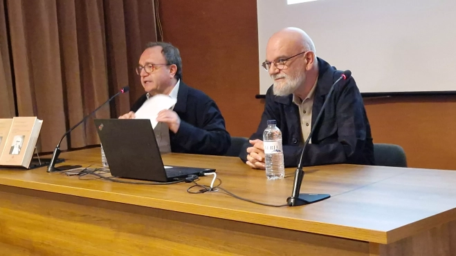 Dueñas y Ara subrayan la buena noticia de incorporar la obra de Sender a la La Biblioteca Castro. Foto Myriam Martínez