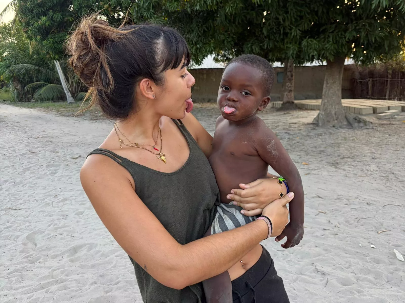 Claudia Albertos está viviendo una auténtica experiencia vital en Ghana.
