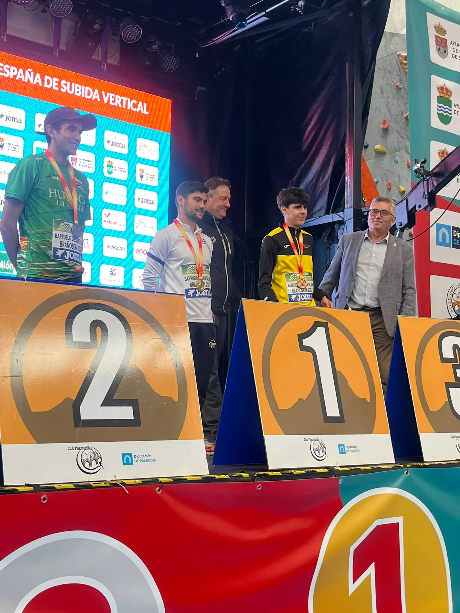 Rodrigo Azabal, primero a la izquierda, en el podio como subcampeón Sub-23.