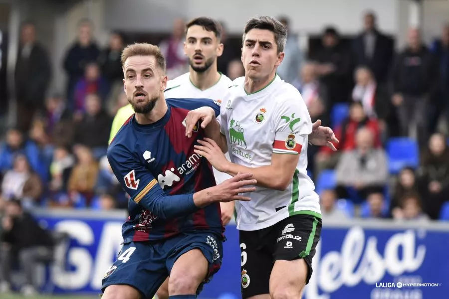 Pulido en la ida de El Alcoraz ante el Santander. Foto Laliga