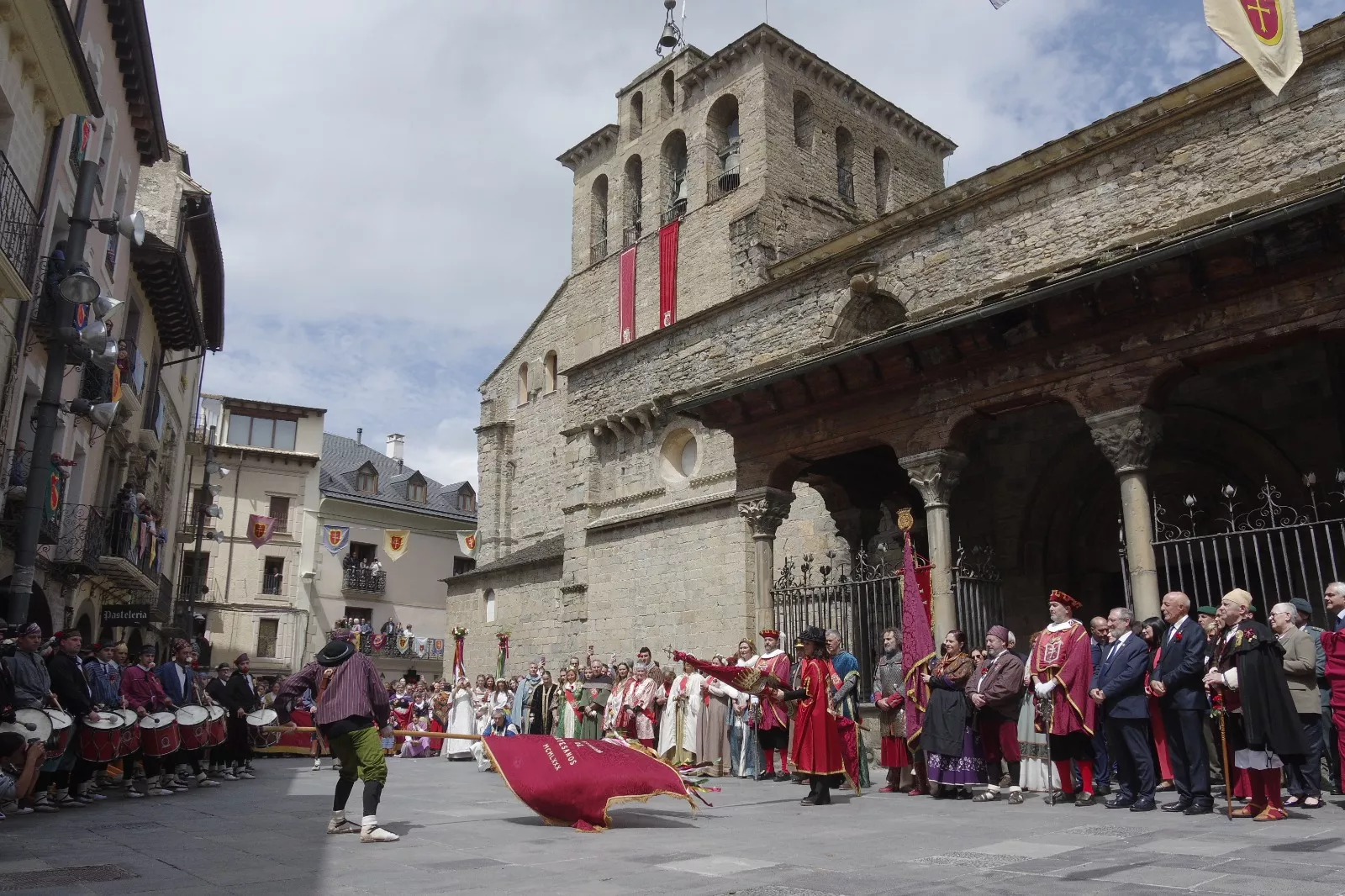 Primer Viernes de Mayo en Jaca. Foto Miguel Angel Muñoz