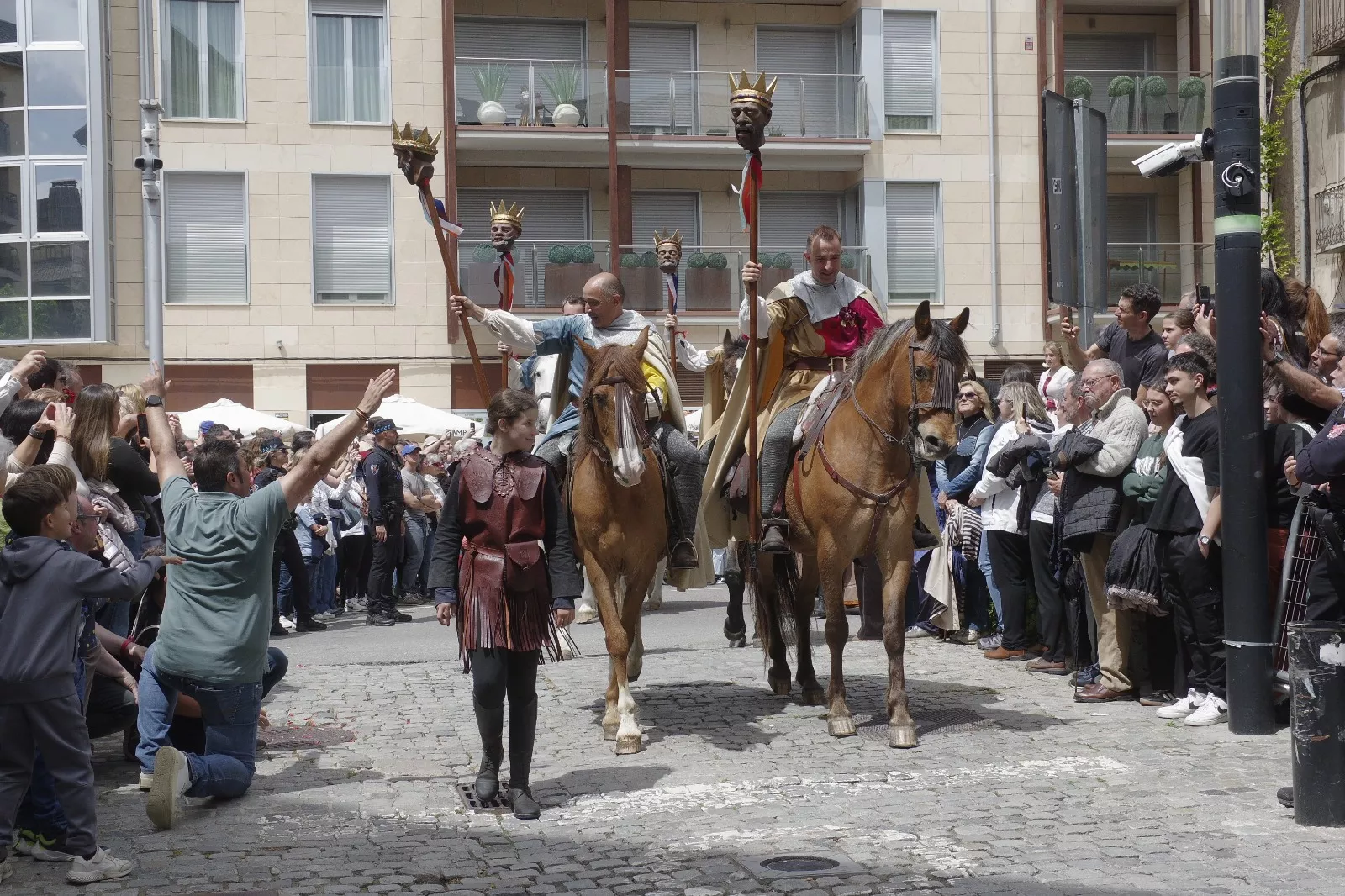 Primer Viernes de Mayo en Jaca. Foto Miguel Angel Muñoz