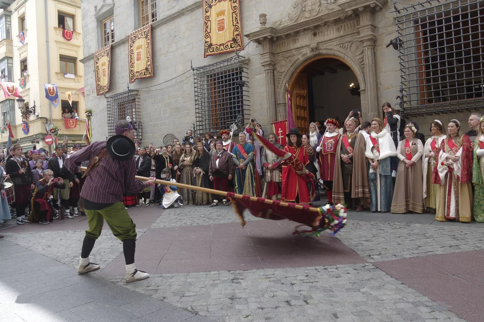 Primer Viernes de Mayo en Jaca. Foto Miguel Angel Muñoz