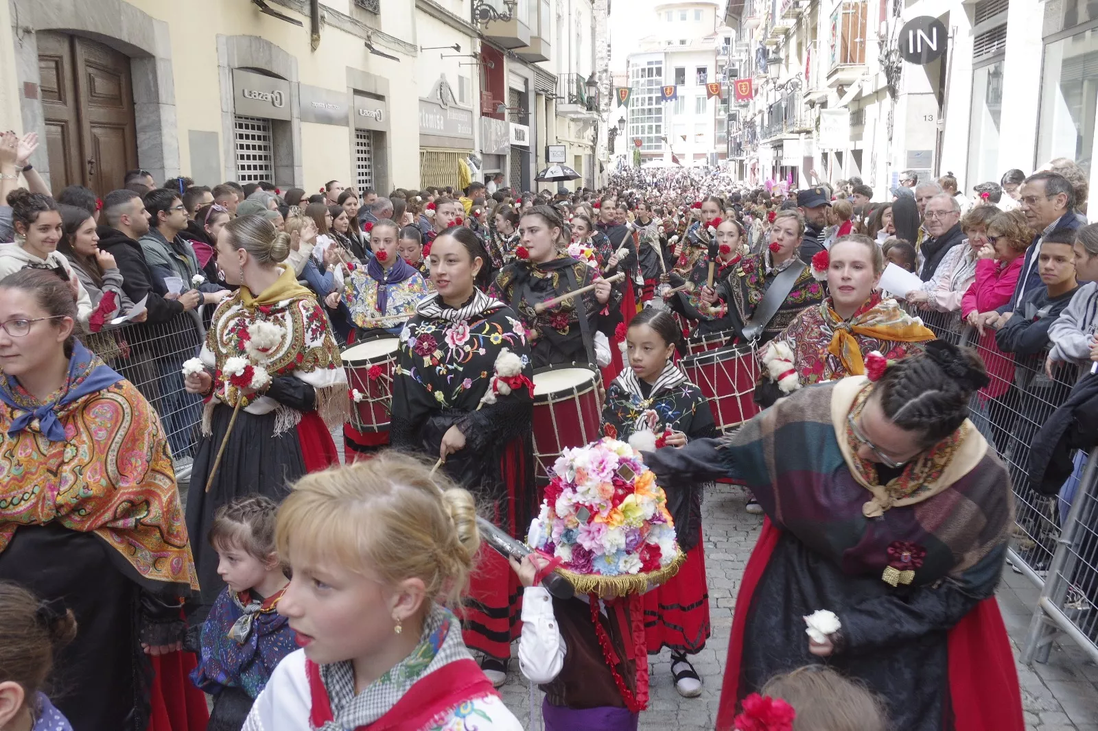 Primer Viernes de Mayo en Jaca. Foto Miguel Angel Muñoz
