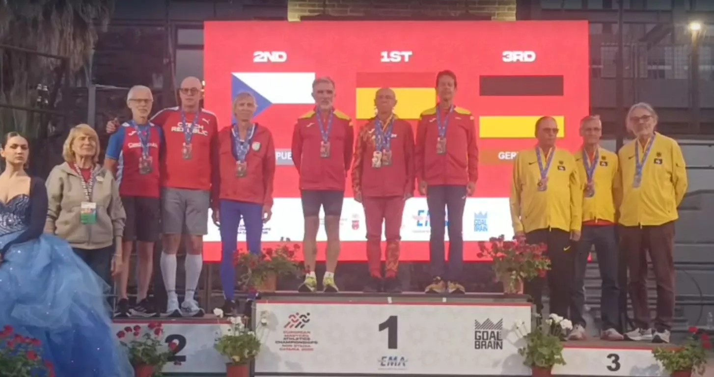 Barrios en lo más alto del podio con el oro por equipos M-60