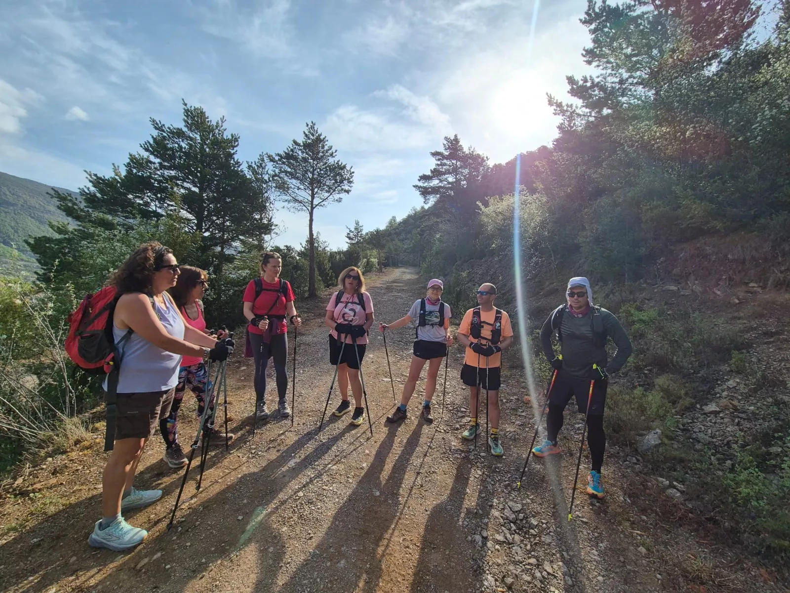 Marcha Nórdica en el entorno de Arguis. Foto Juanlu Herrero
