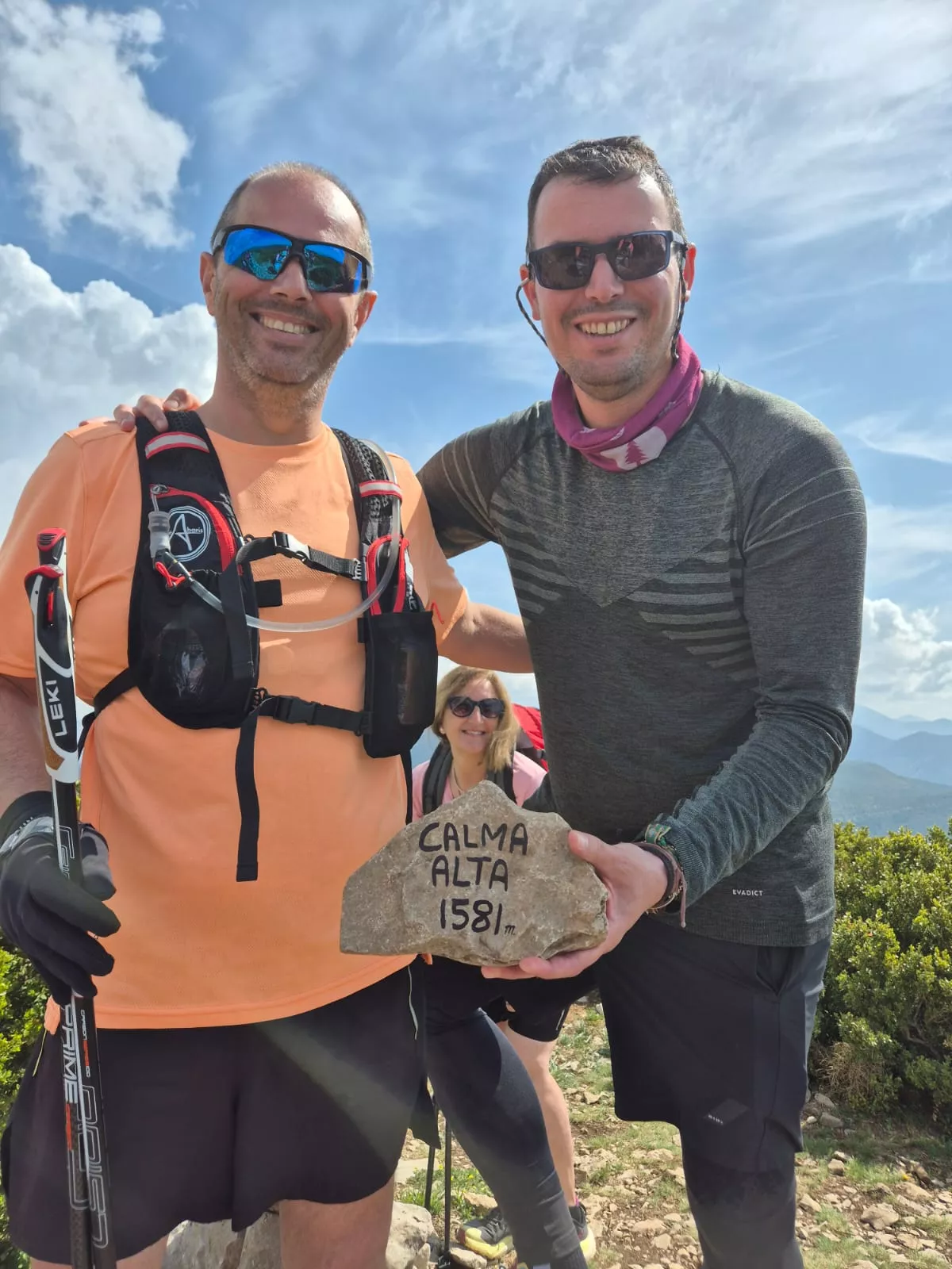 Marcha Nórdica en el entorno de Arguis. Foto Juanlu Herrero