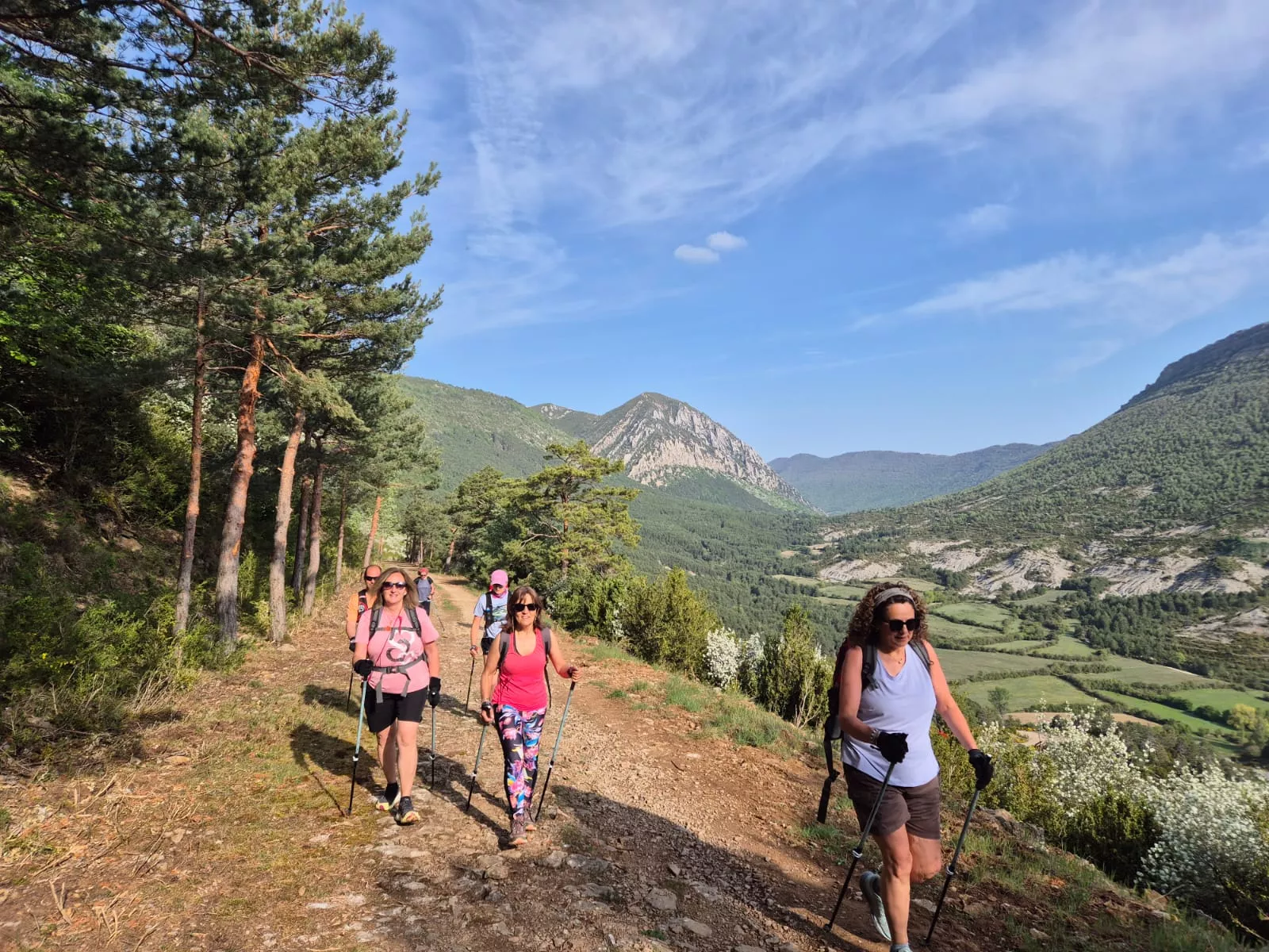 Marcha Nórdica en el entorno de Arguis. Foto Juanlu Herrero