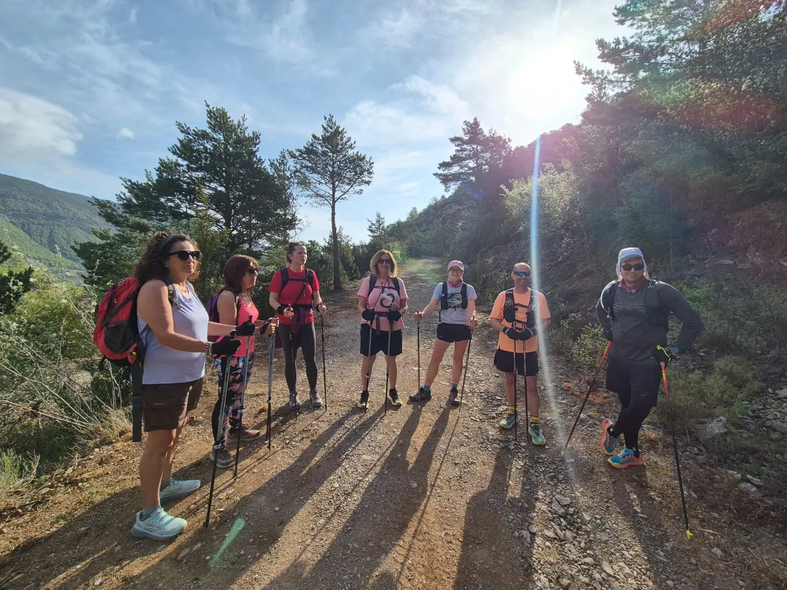 Marcha Nórdica en el entorno de Arguis. Foto Juanlu Herrero