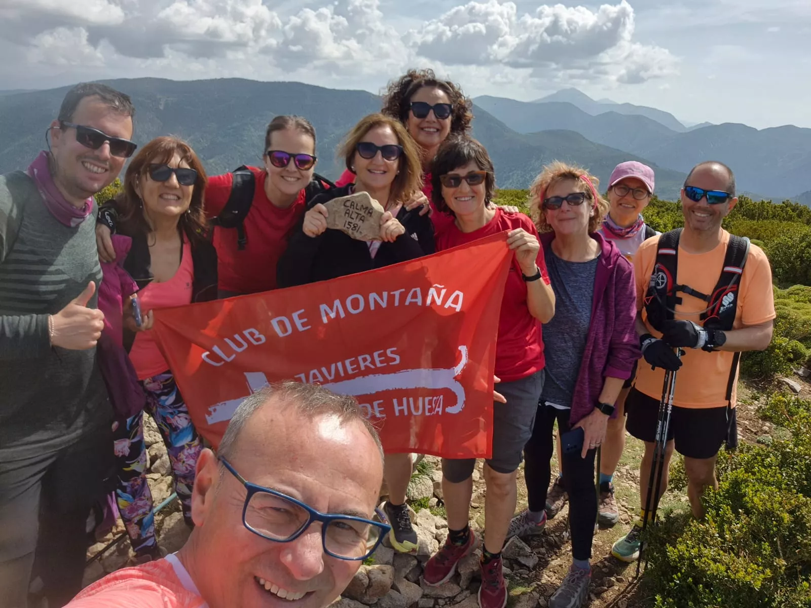 Marcha Nórdica en el entorno de Arguis. Foto Juanlu Herrero