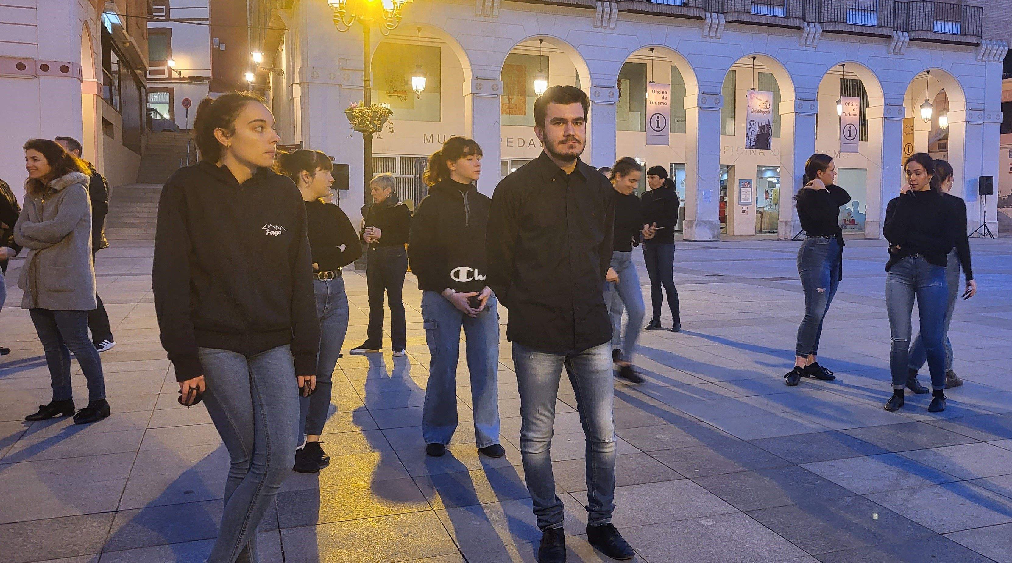 Huesca baila la jota de San Lorenzo por los niños con cáncer. Foto Myriam Martínez 