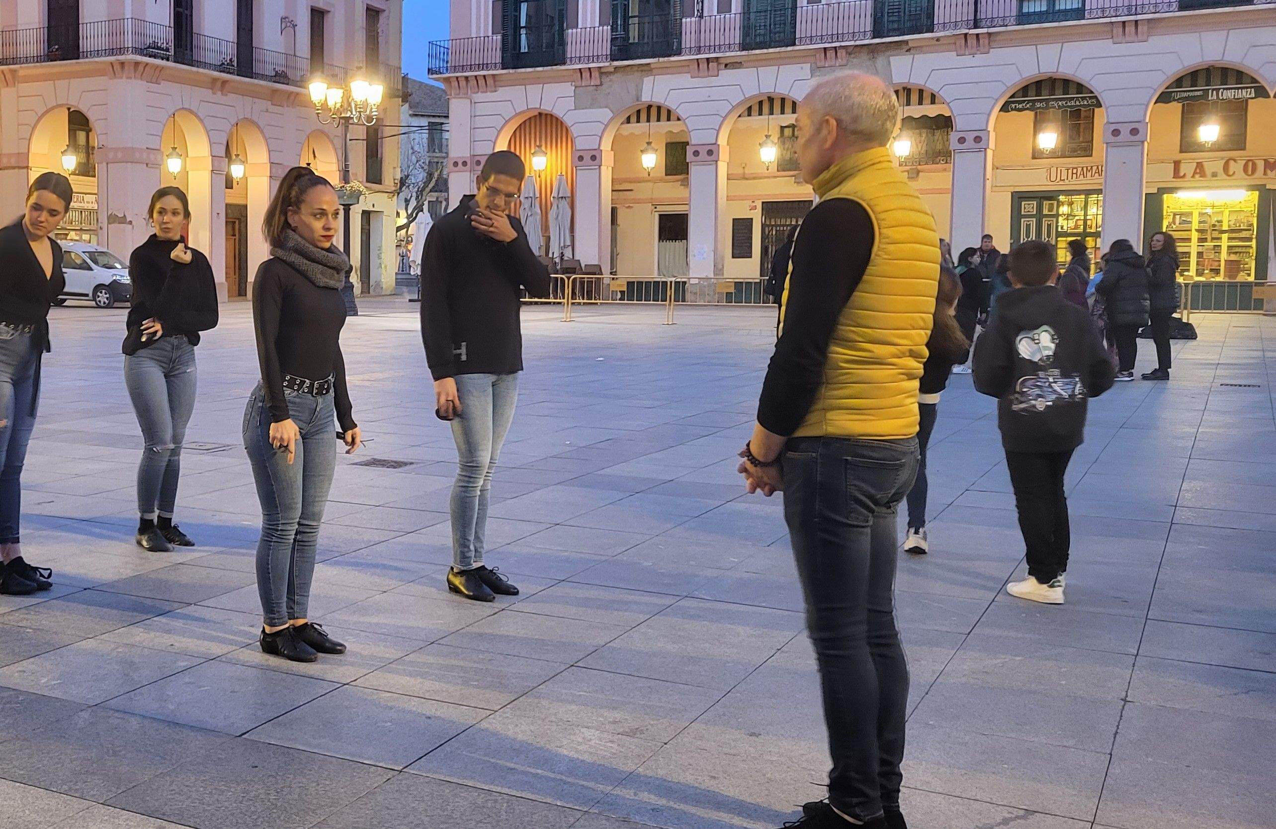 Huesca baila la jota de San Lorenzo por los niños con cáncer. Foto Myriam Martínez 