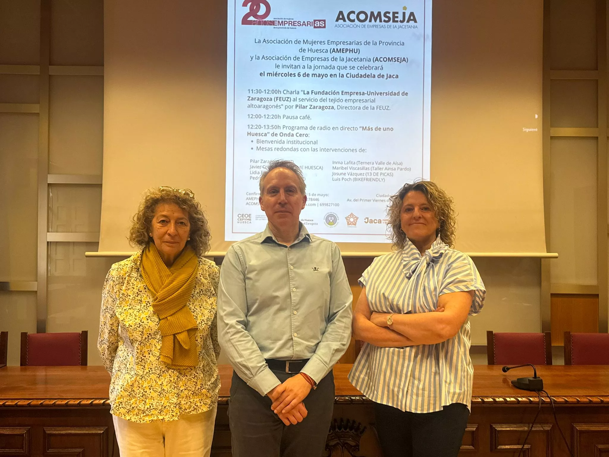 Carmen Fernández, José Manuel de Prada y Marian Bandrés han presentado la jornada en Jaca.