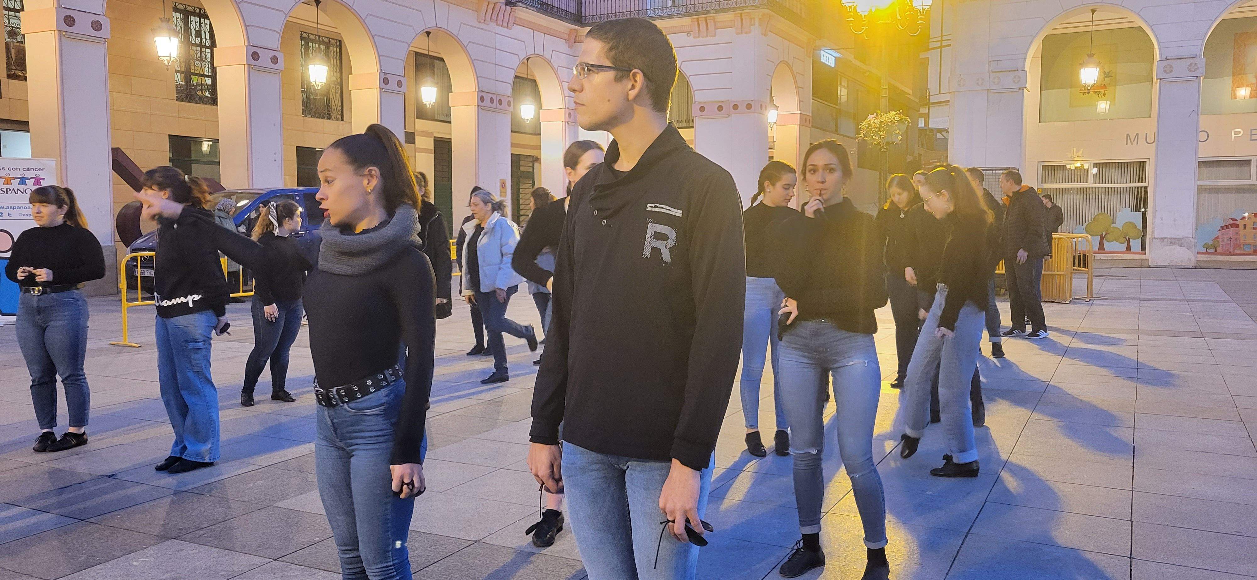 Huesca baila la jota de San Lorenzo por los niños con cáncer. Foto Myriam Martínez 
