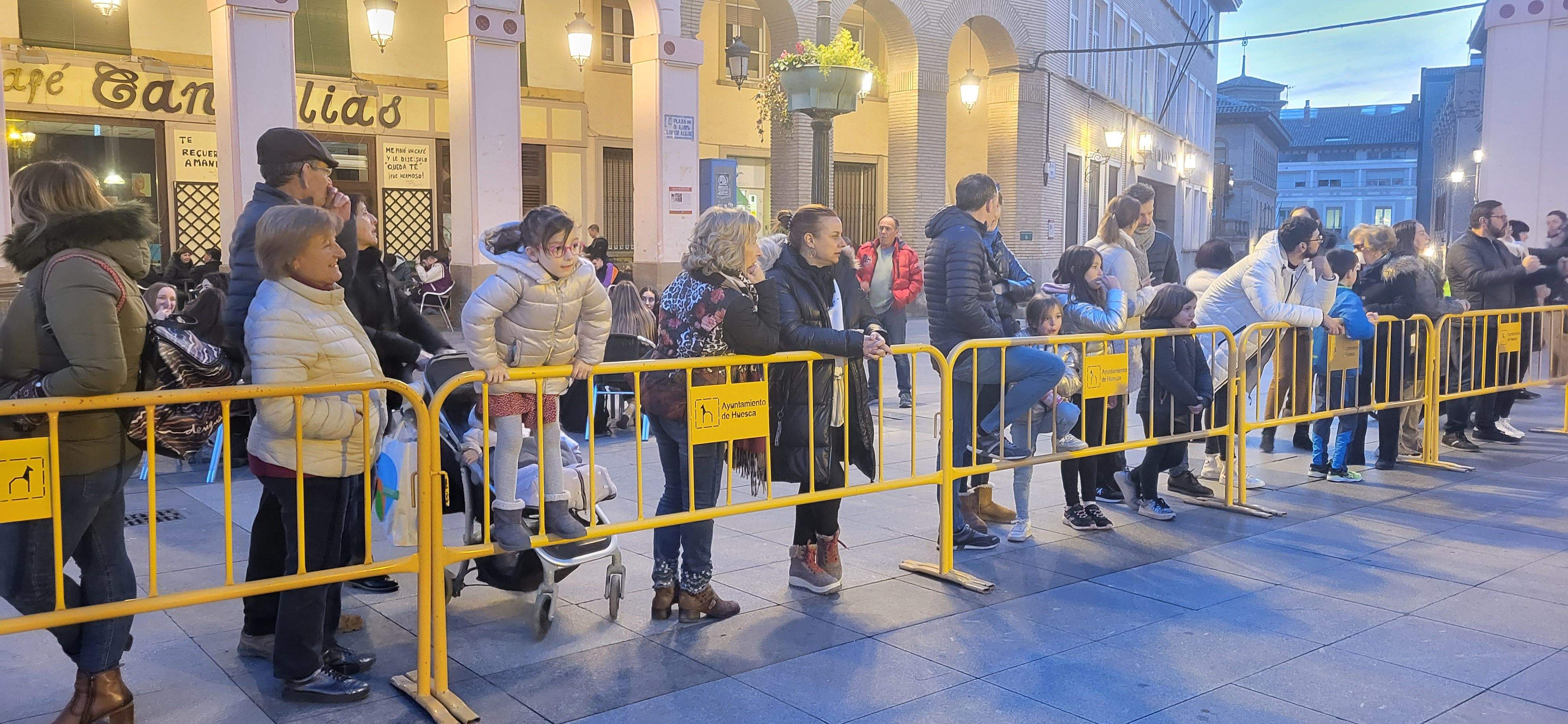 Huesca baila la jota de San Lorenzo por los niños con cáncer. Foto Myriam Martínez 