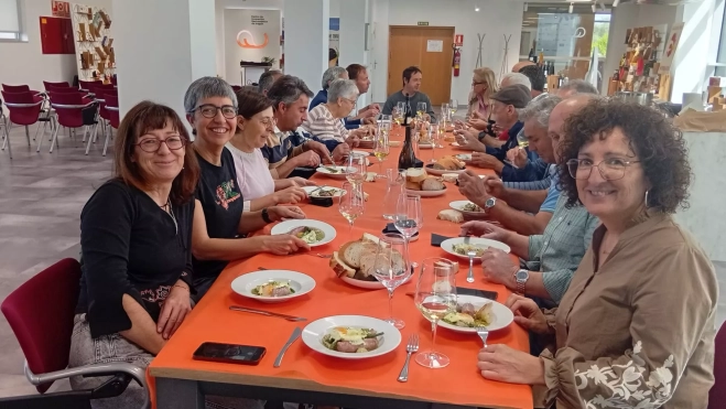 Comida de salmorrejo tras la presentación de la Cebolla de Torres de Alcanadre y antes de la reunión del grupo de trabajo