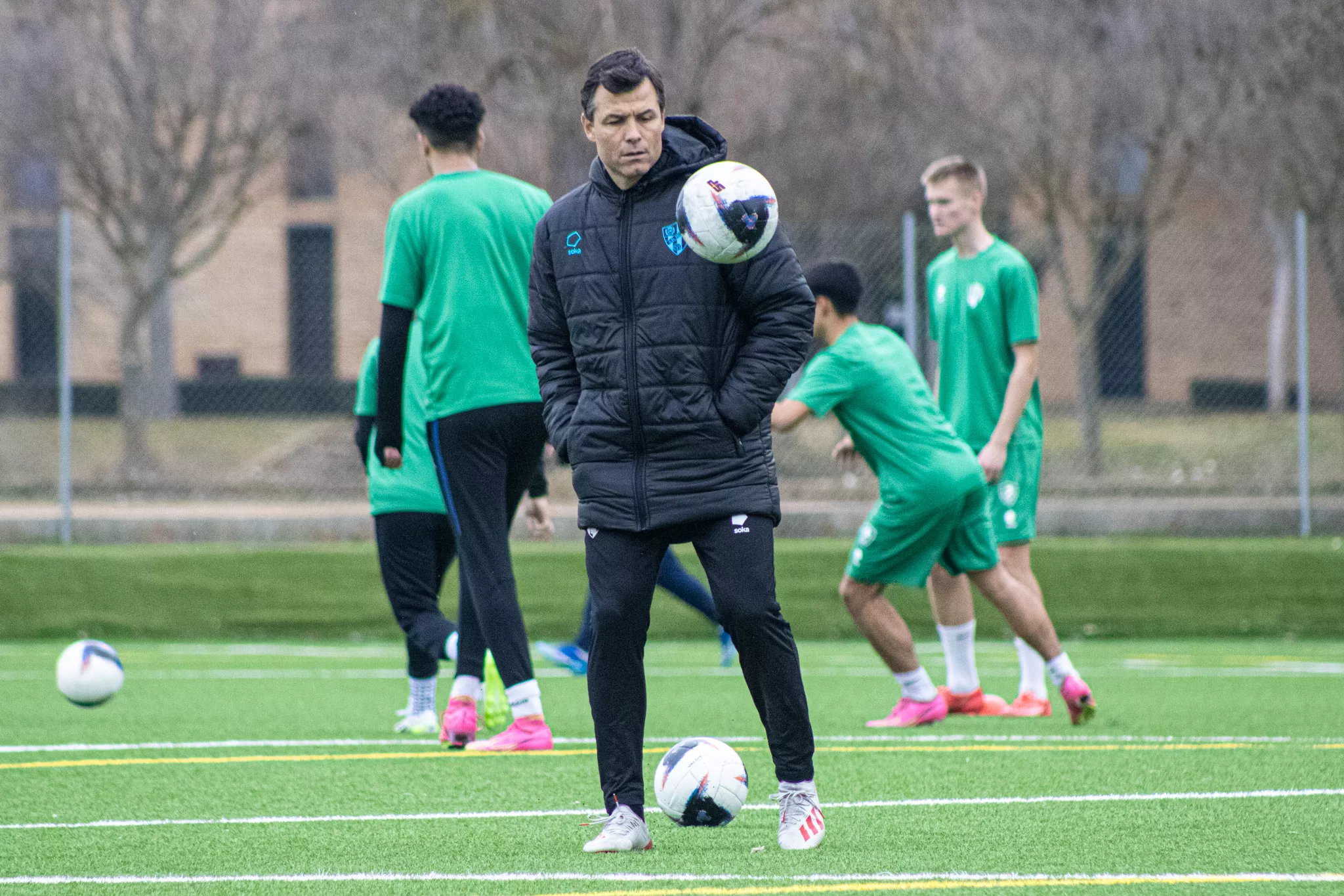 Camacho, en un entrenamiento con la Academia SDH. Foto: SD Huesca
