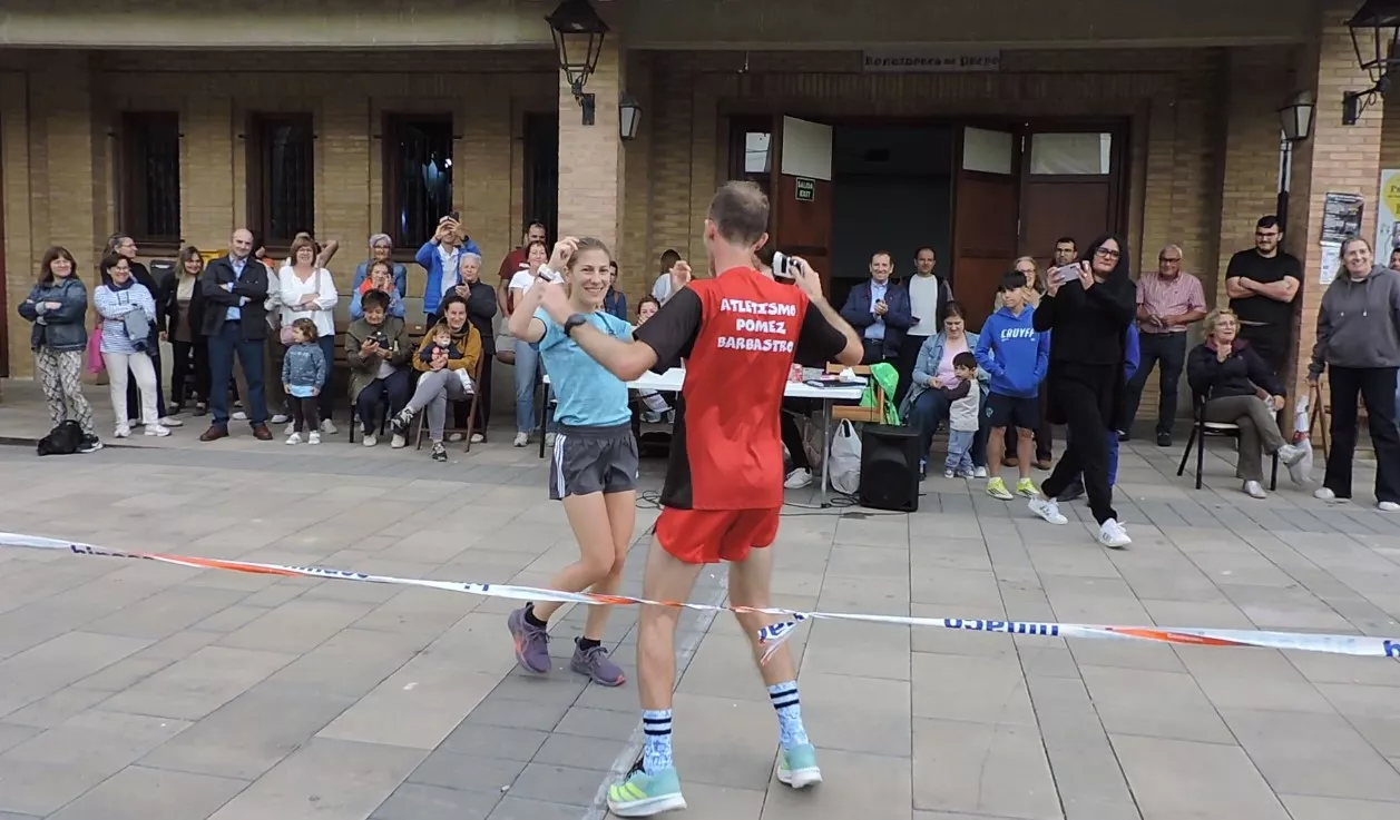 Isabel Linares y Javier Castells bailaron la jota de los pollos