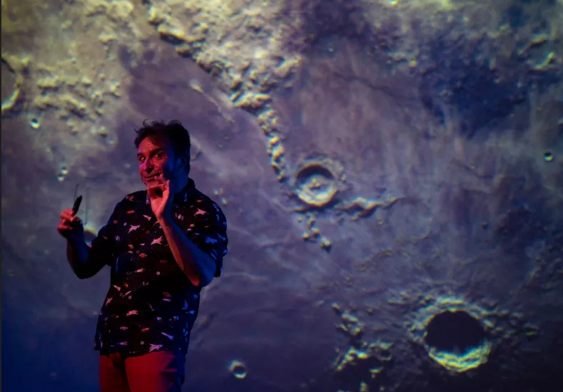 El Planetario de Aragón convierte el eclipse de 2026 en un espectáculo teatral y científico.