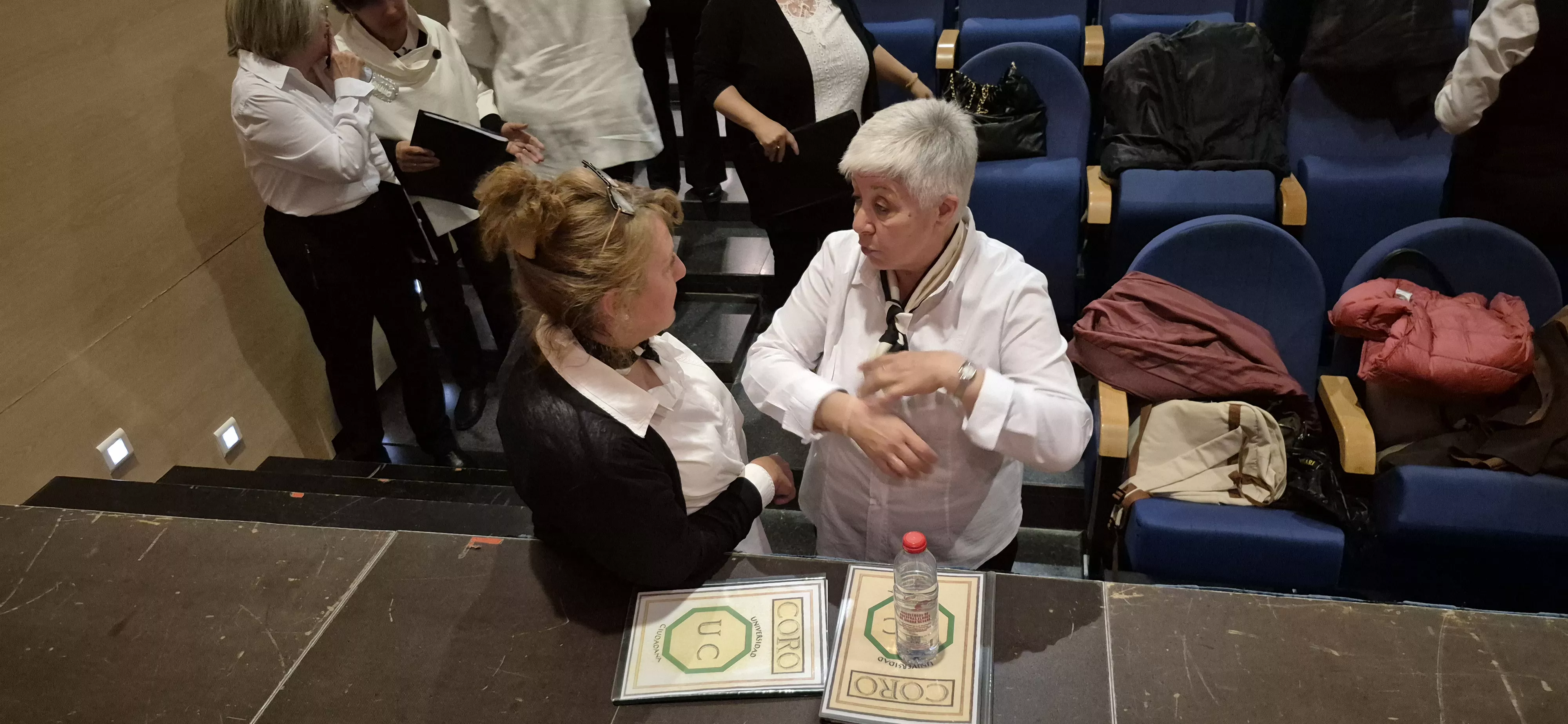 El Coro de la Universidad Ciudadana y Osca Melódica en Barriofest 2026. Foto Myriam Martínez