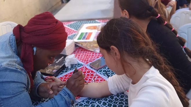Taller de cultura africana en Barriofest 2026.