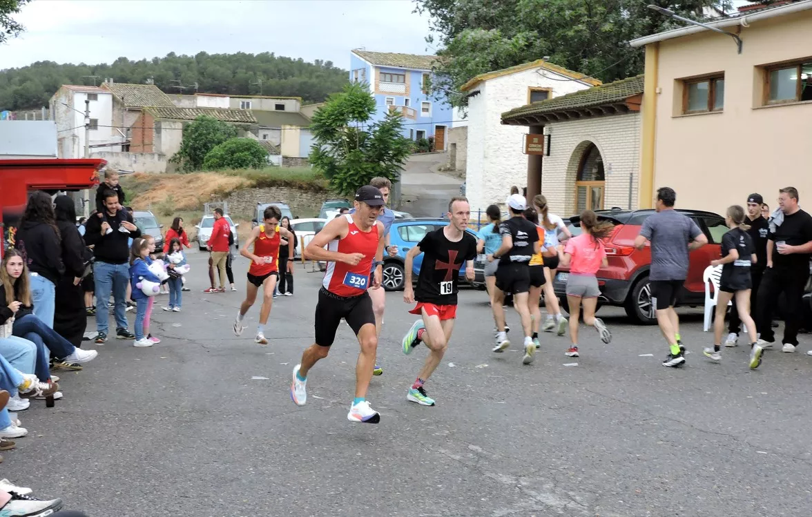 Grupo de cabeza, Denis, Castells,Guillén, Hugo y de espaldas Justin