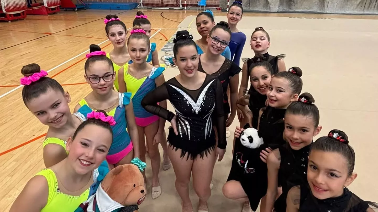 Grupo de gimnastas del Jacetano GRD
