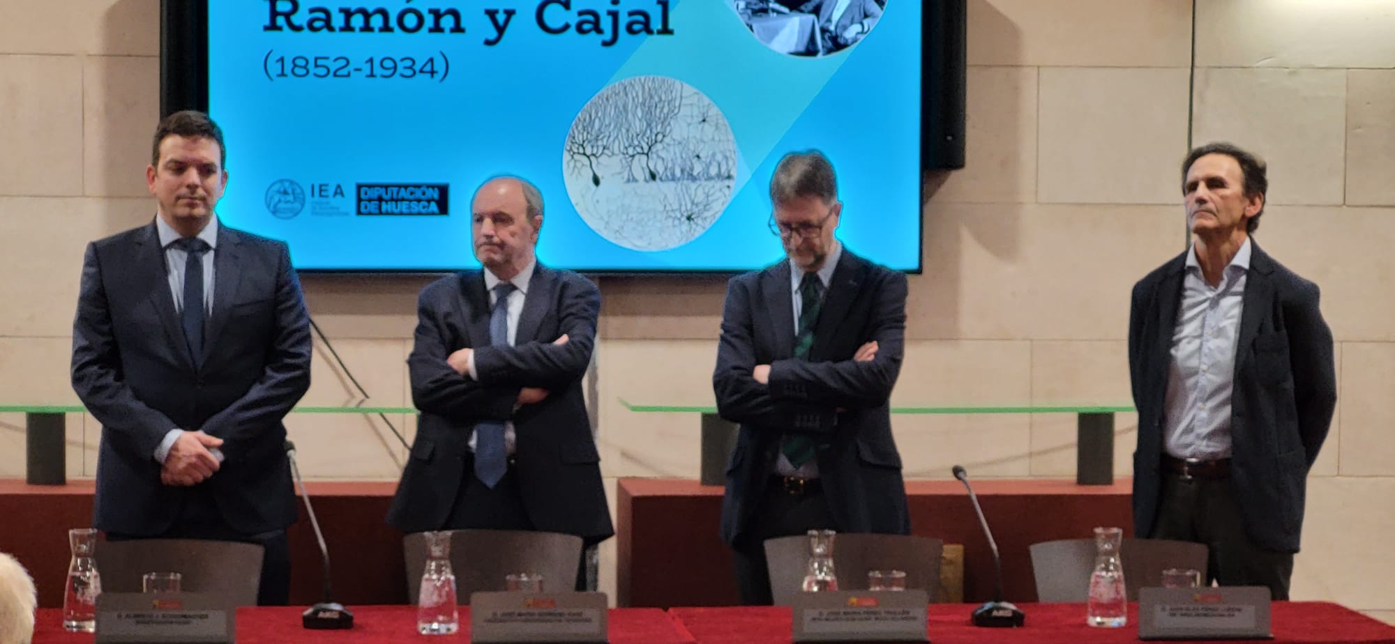 Alberto Jiménez Schuhmacher, José María Serrano, Pérez Trullén y Juan Blas Pérez Lorenzo, antes de iniciar el acto sobre Ramón y Cajal
