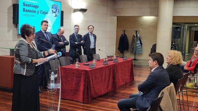 Elisa Sancho introduce el acto Elisa Sancho introduce el acto