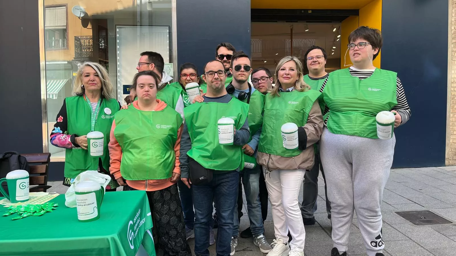 Día de la Cuestación de la Asociación Española Contra el Cáncer en Huesca. Foto Mercedes Manterola