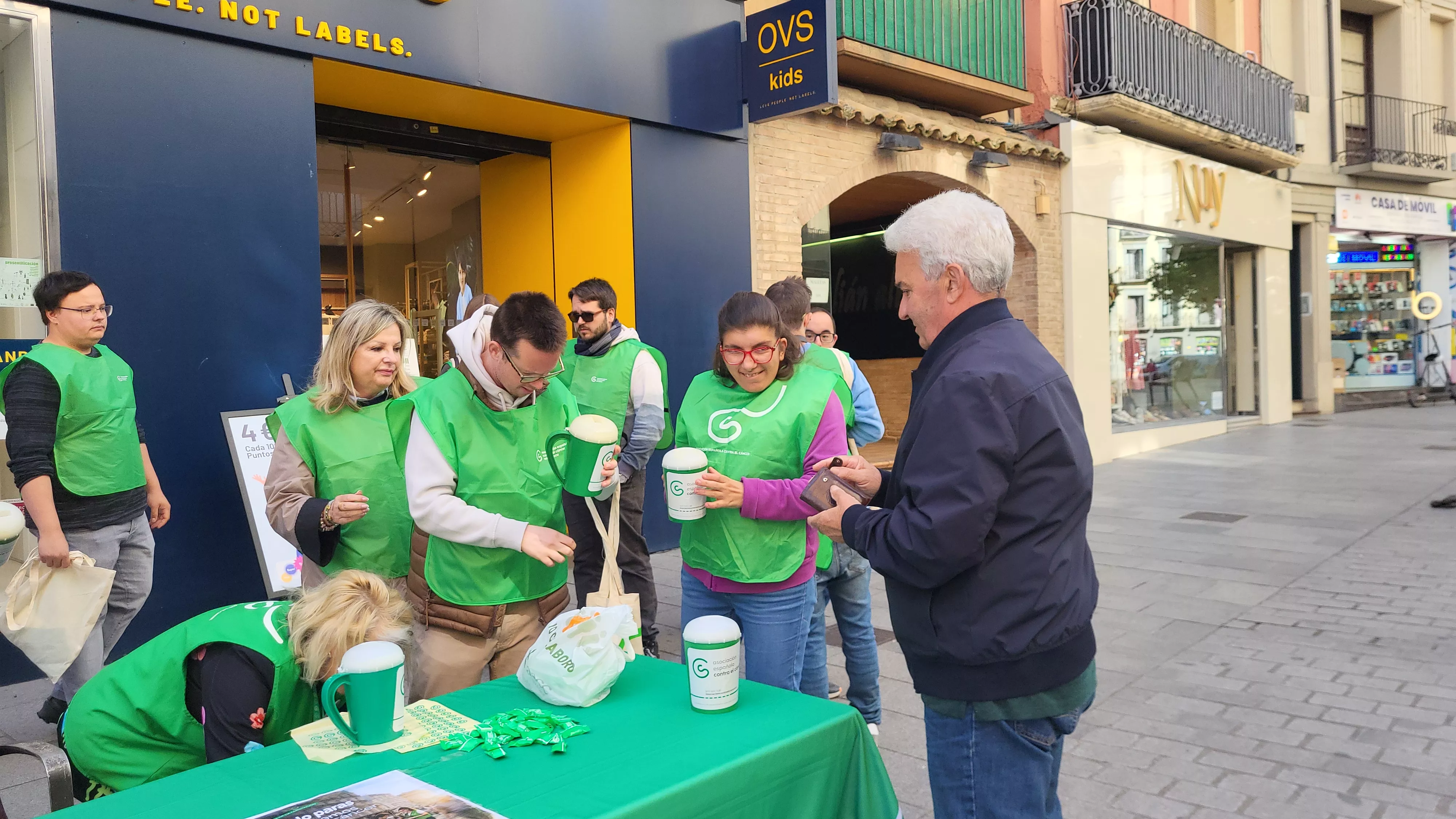 Día de la Cuestación de la Asociación Española Contra el Cáncer en Huesca. Foto Mercedes Manterola