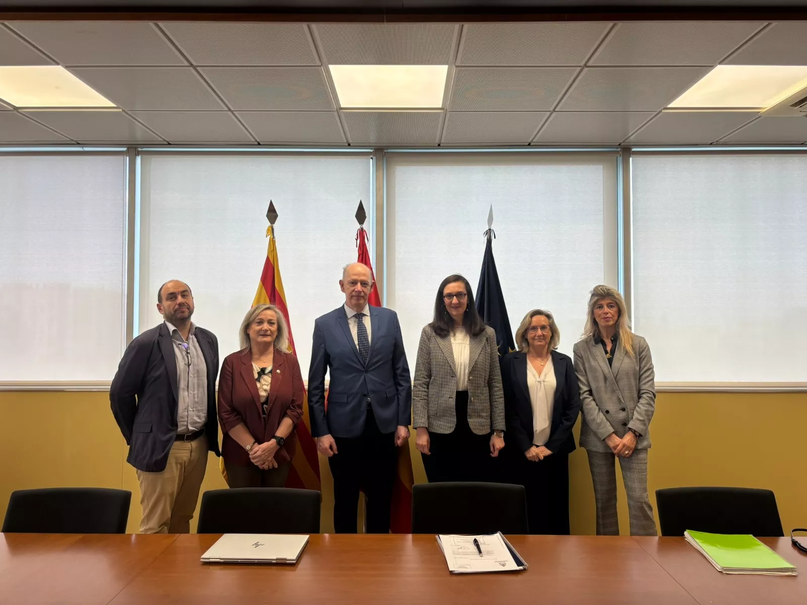 El consejero de Sanidad y parte de su equipo se reúnen con las presidentas de los colegios de Enfermería de Zaragoza y Huesca.