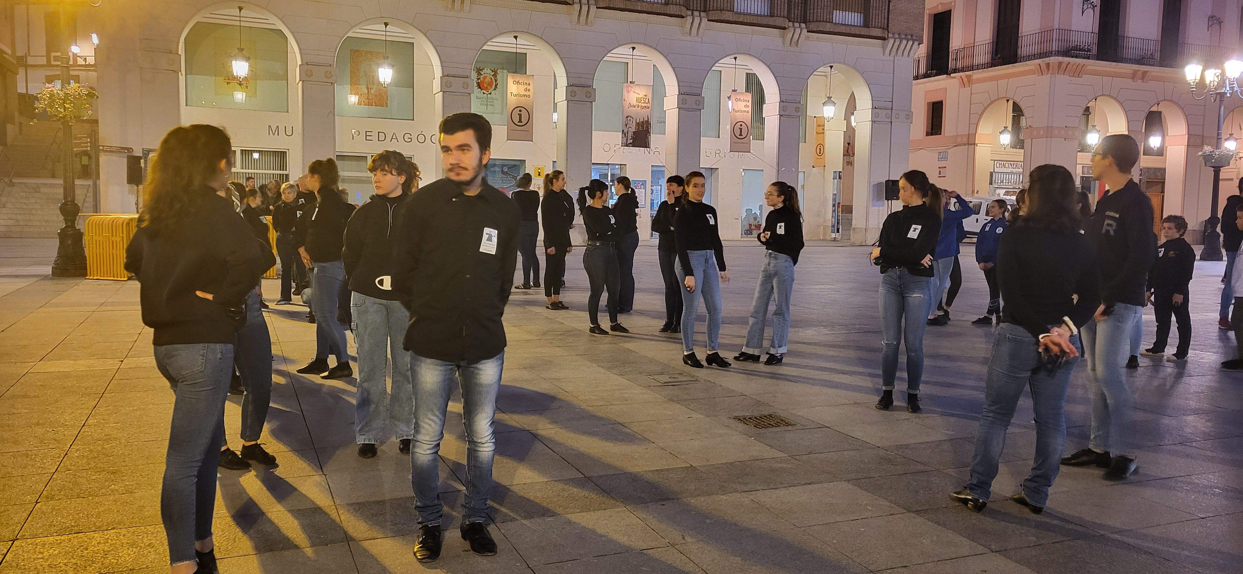 Huesca baila la jota de San Lorenzo por los niños con cáncer. Foto Myriam Martínez 