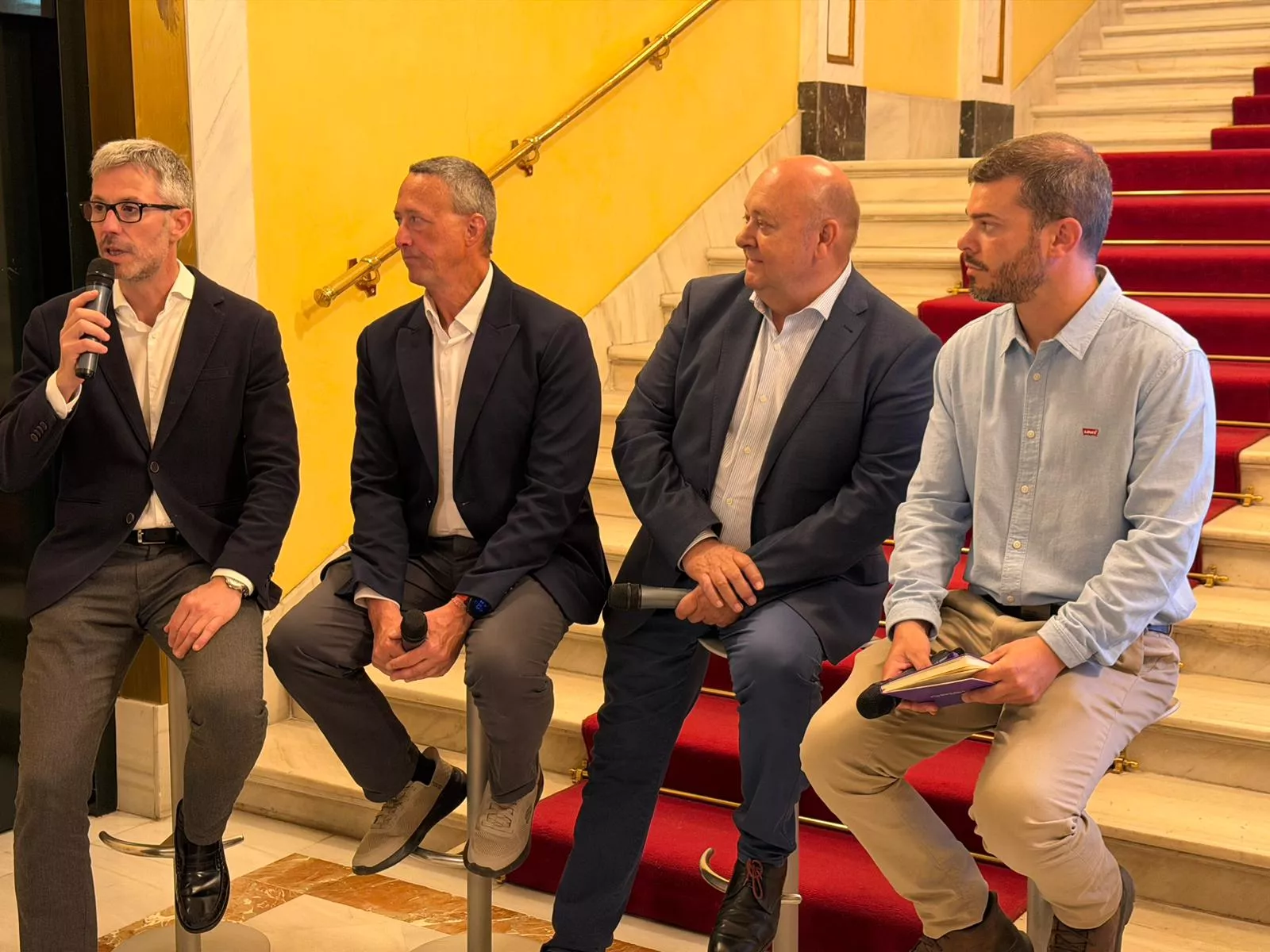 Rubén Artieda Miguel Gutiérrez Jose Victor Nogués y Pablo Catalán (derecha a izquierda) presentando Cultiva Monegros.