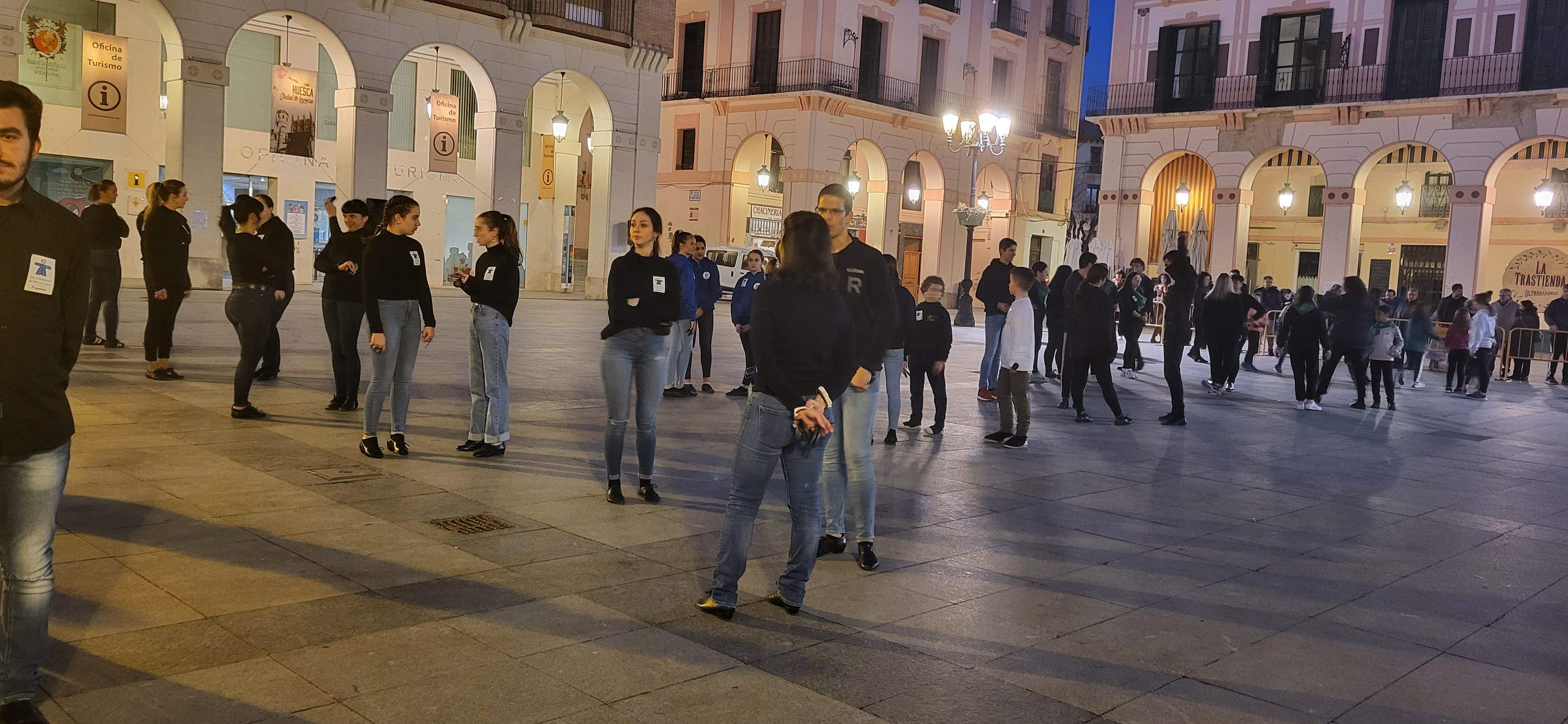Huesca baila la jota de San Lorenzo por los niños con cáncer. Foto Myriam Martínez  