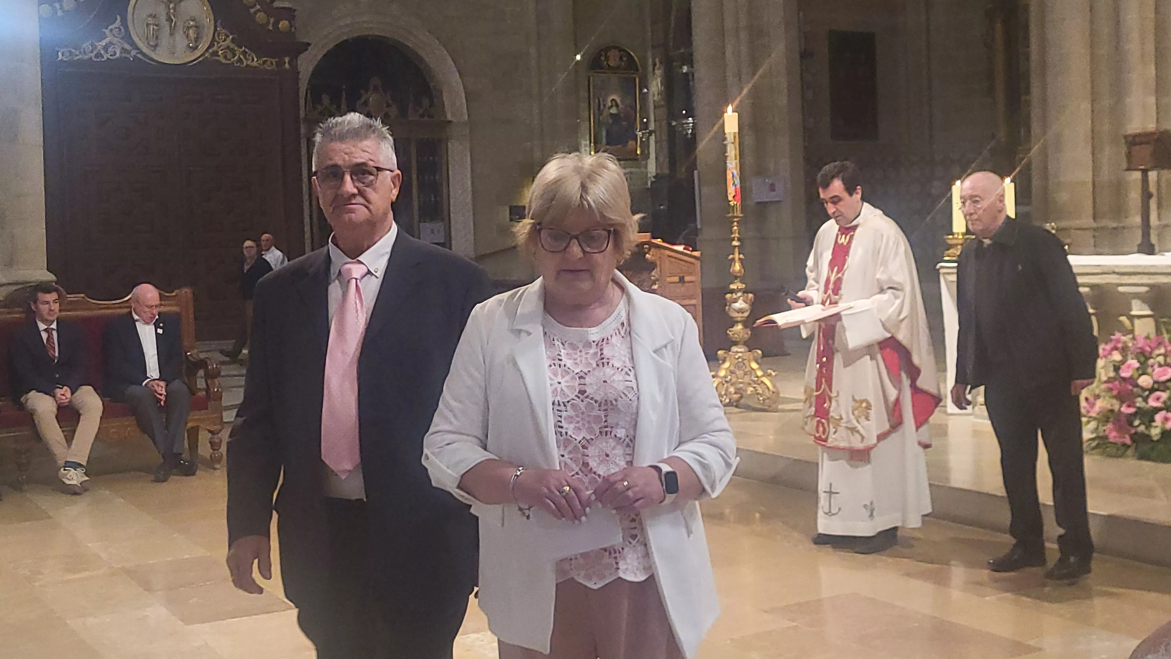 Bodas de oro de veinte matrimonios del Hogar de Personas Mayores en Huesca. Foro Mercedes Manterola