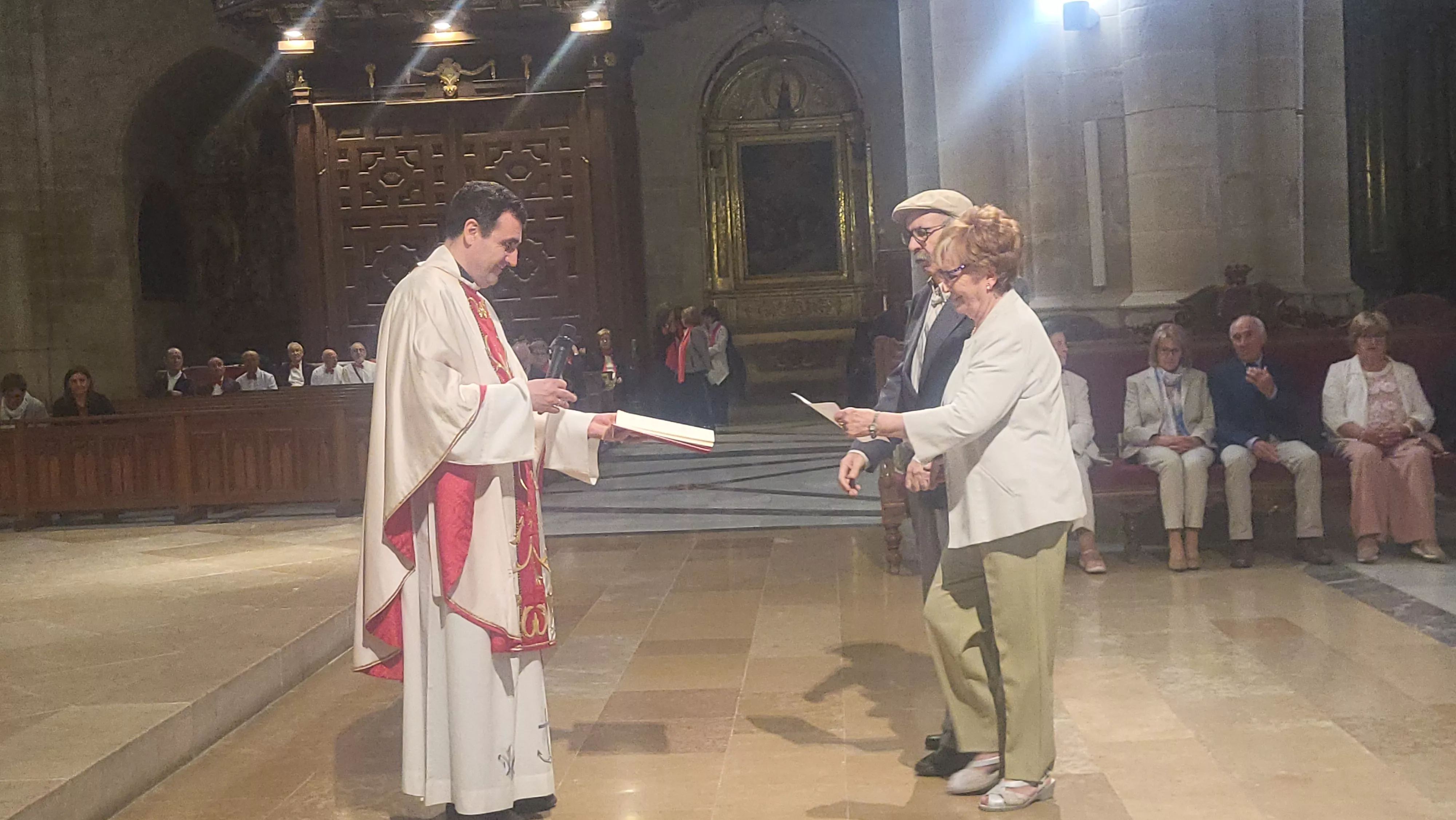 Bodas de oro de veinte matrimonios del Hogar de Personas Mayores en Huesca. Foro Mercedes Manterola