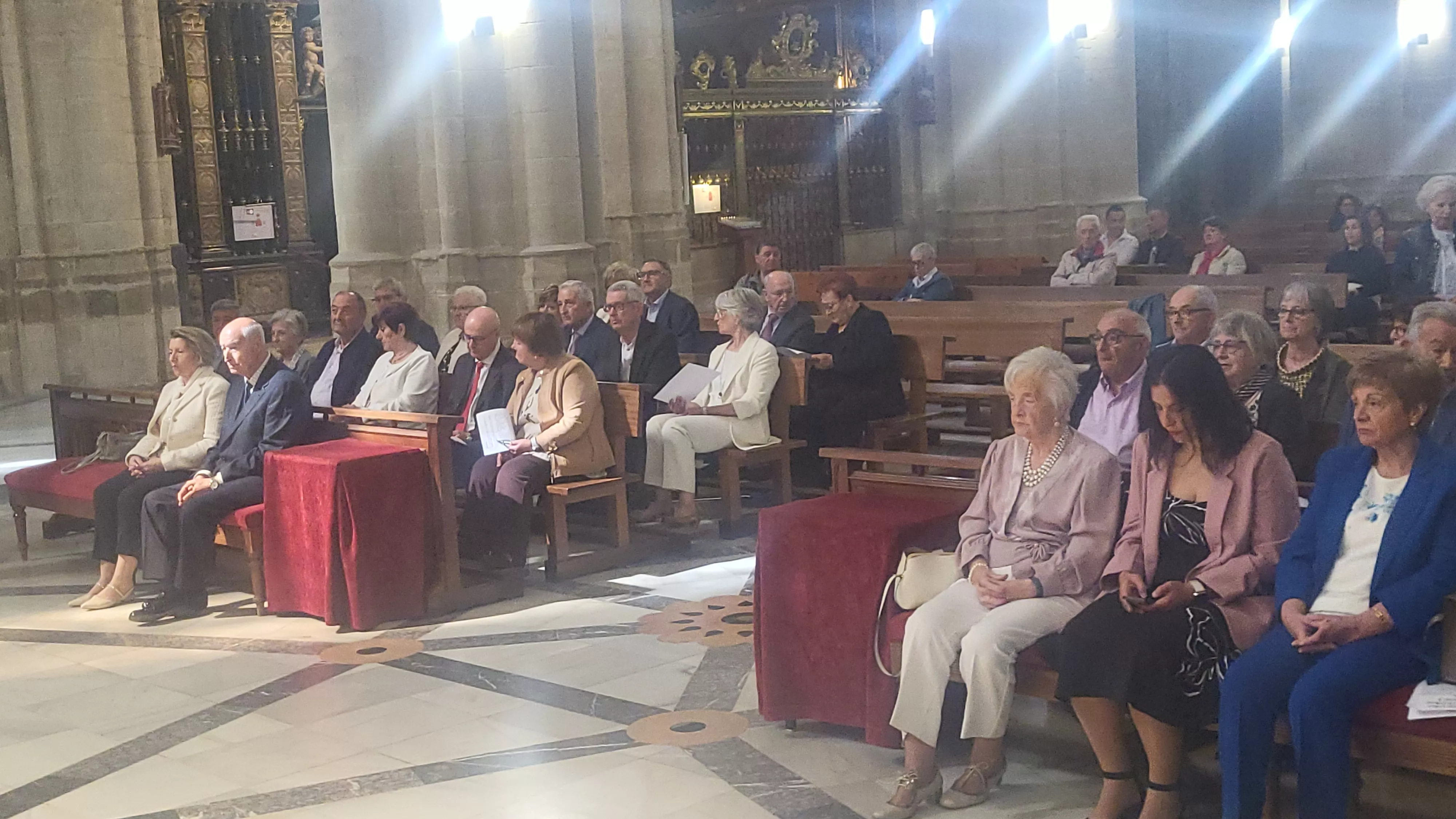 Bodas de oro de veinte matrimonios del Hogar de Personas Mayores en Huesca. Foro Mercedes Manterola