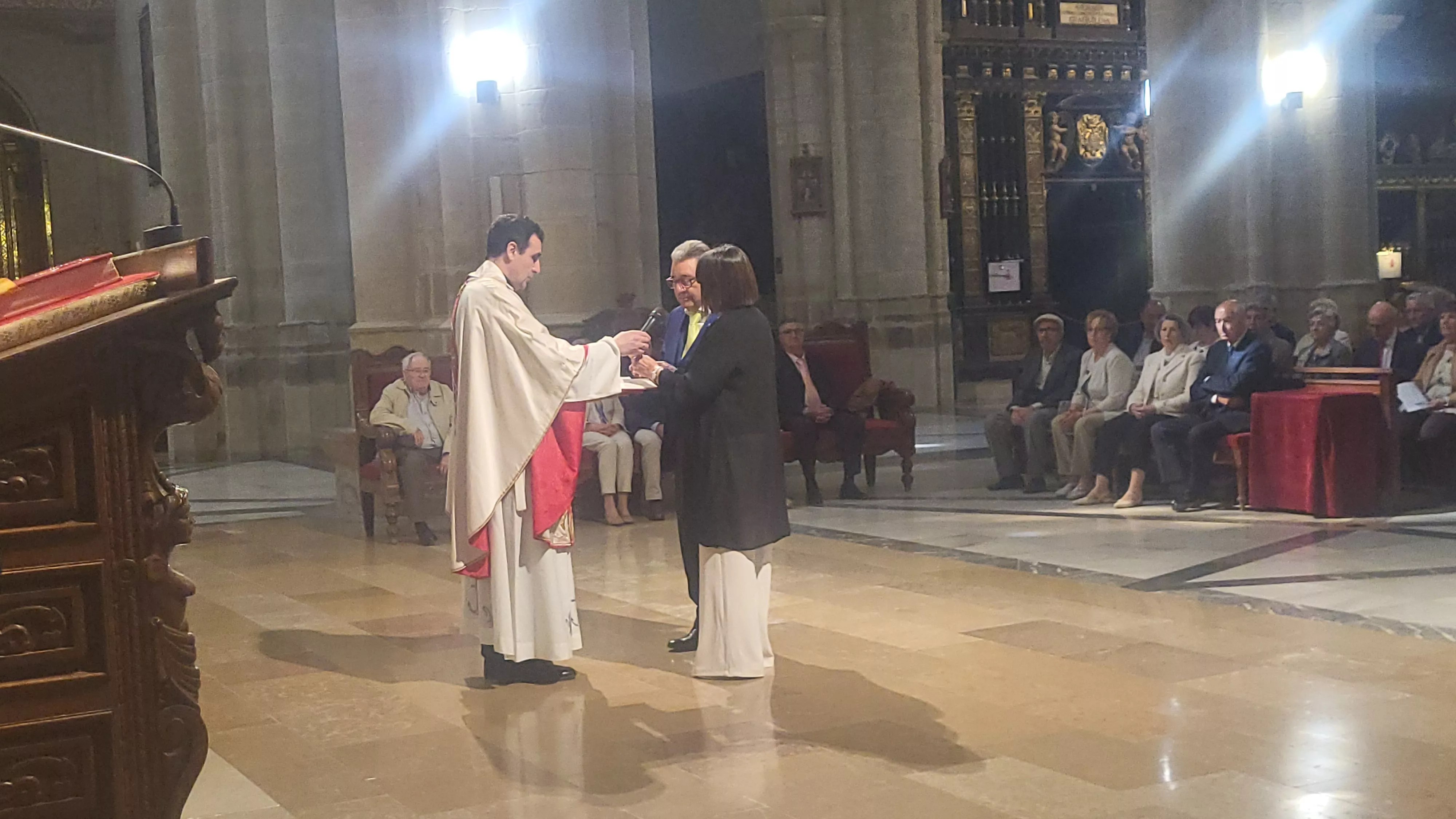 Bodas de oro de veinte matrimonios del Hogar de Personas Mayores en Huesca. Foro Mercedes Manterola