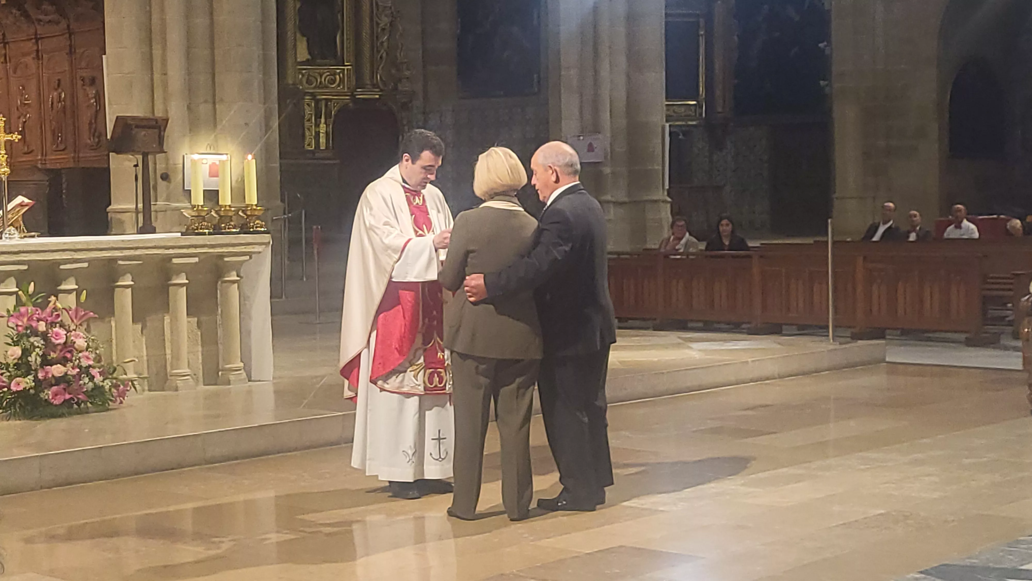 Bodas de oro de veinte matrimonios del Hogar de Personas Mayores en Huesca. Foro Mercedes Manterola
