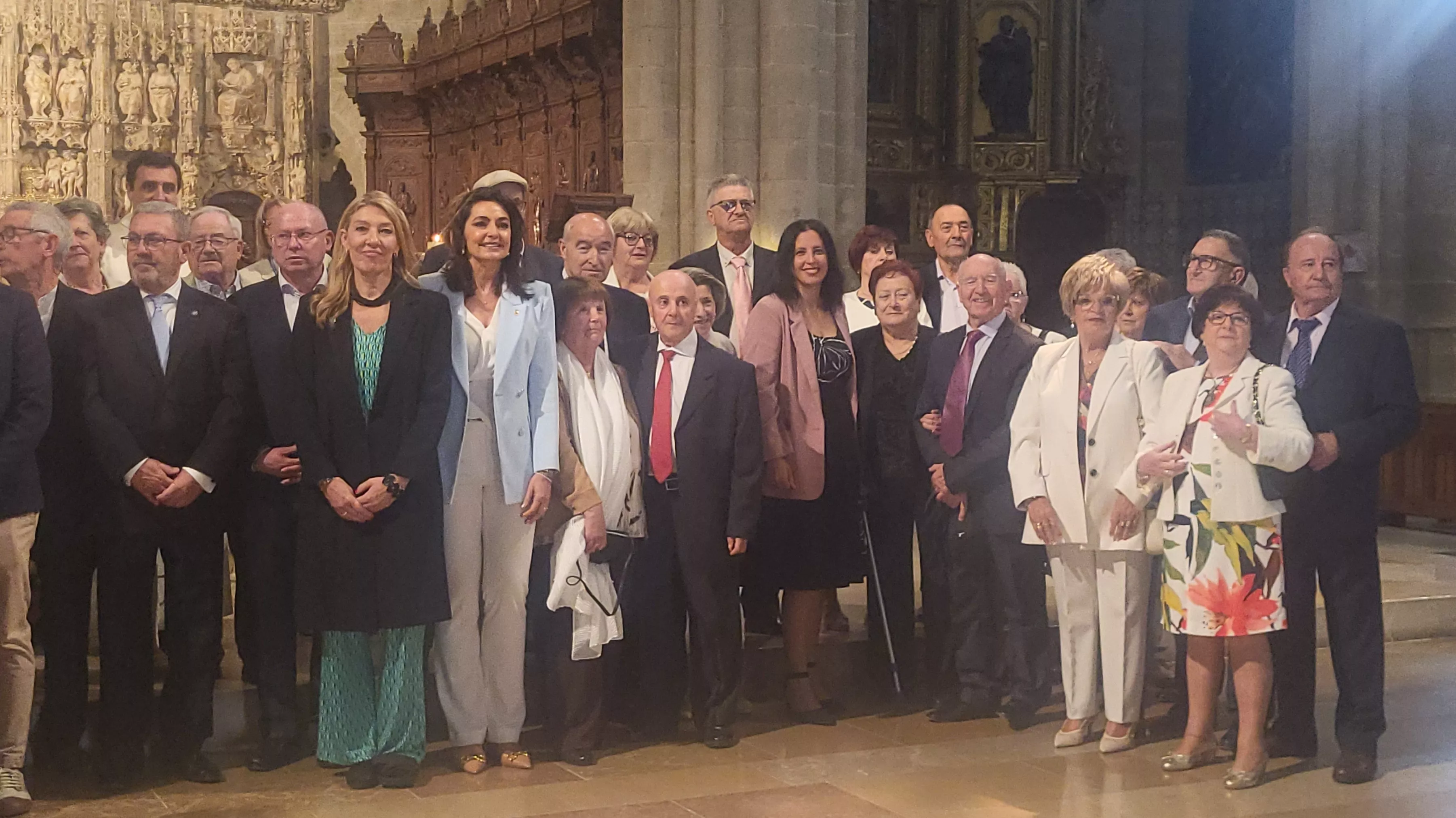 Bodas de oro de veinte matrimonios del Hogar de Personas Mayores en Huesca. Foro Mercedes Manterola