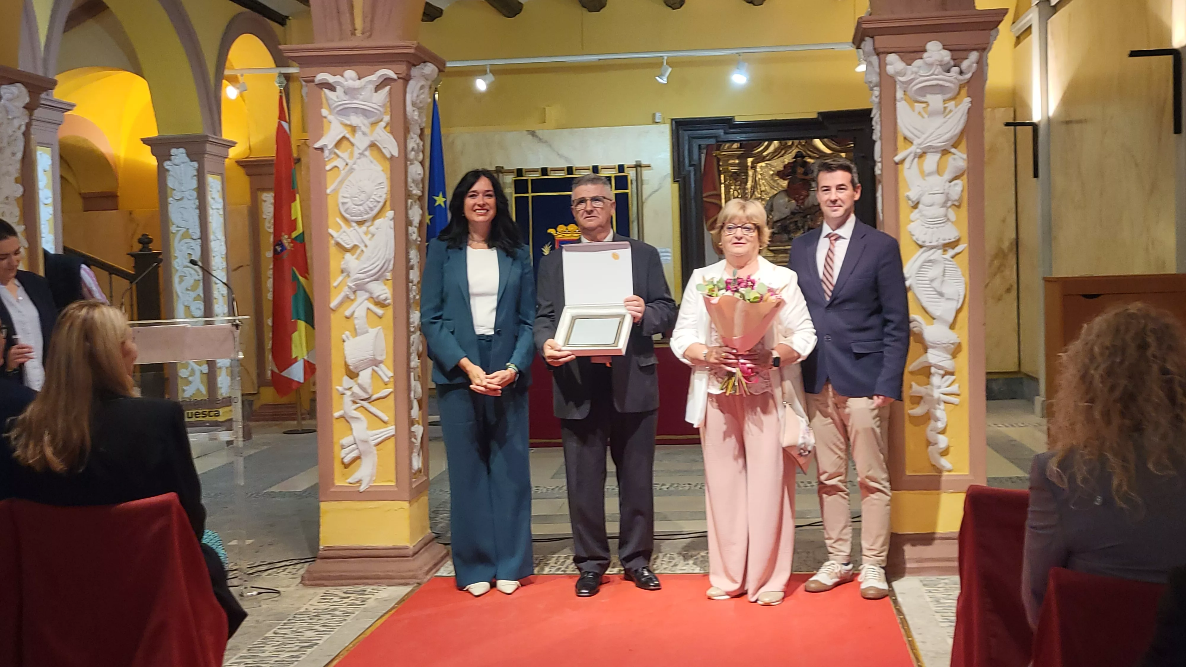 Bodas de oro de veinte matrimonios del Hogar de Personas Mayores en Huesca. Foro Mercedes Manterola