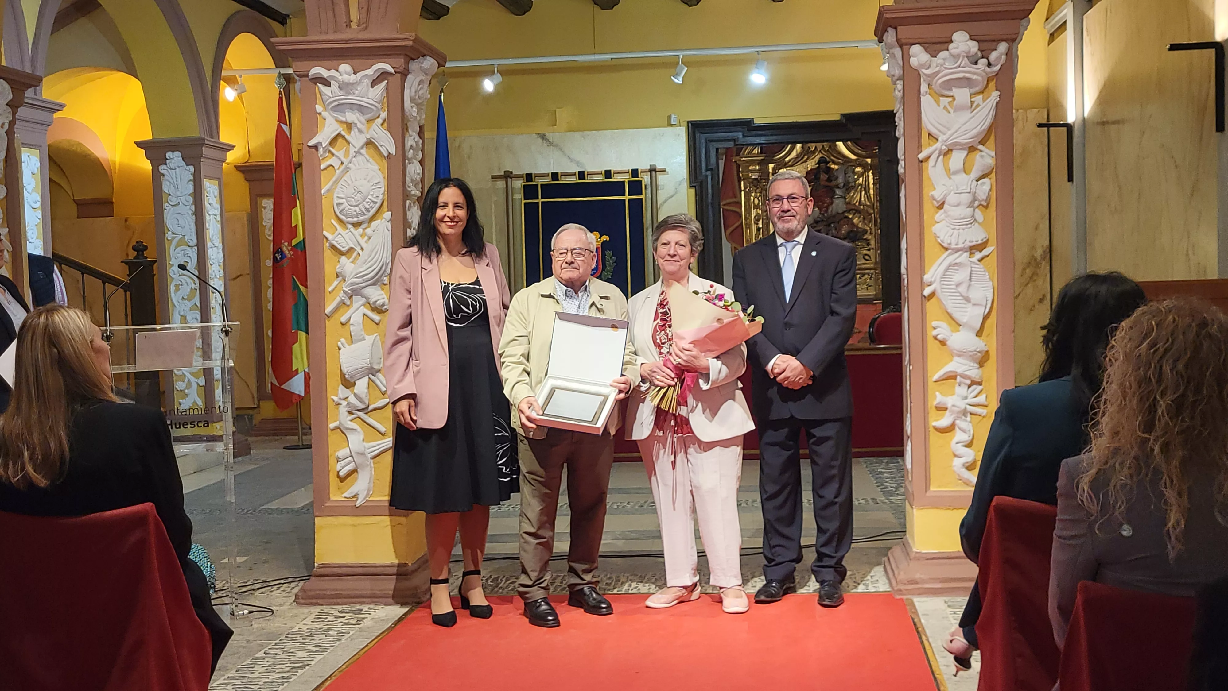 Bodas de oro de veinte matrimonios del Hogar de Personas Mayores en Huesca. Foro Mercedes Manterola