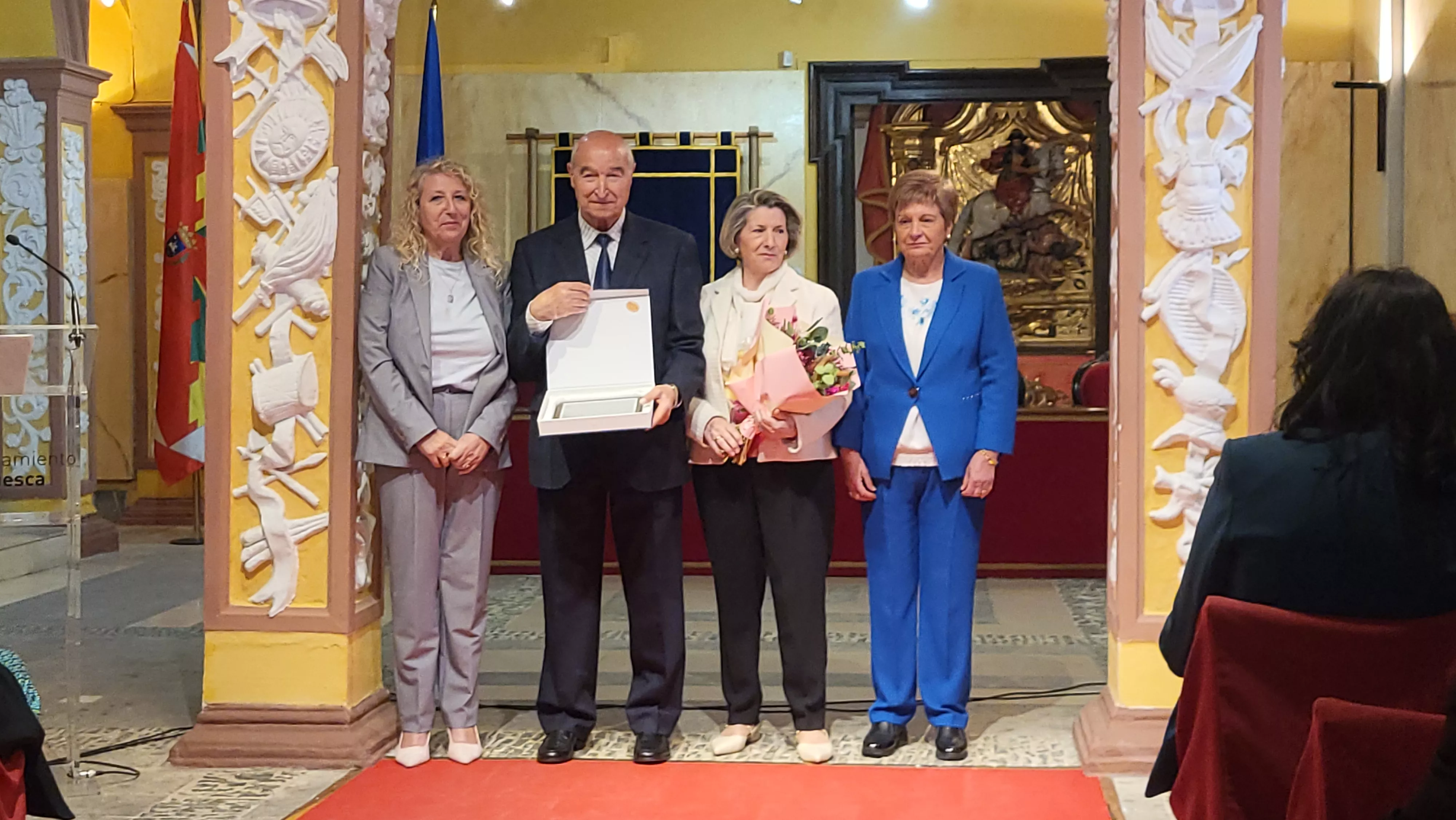 Bodas de oro de veinte matrimonios del Hogar de Personas Mayores en Huesca. Foro Mercedes Manterola