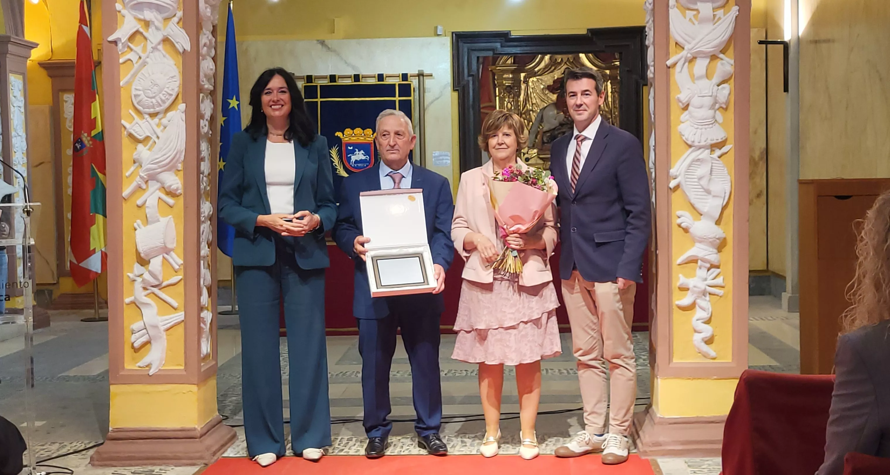 Bodas de oro de veinte matrimonios del Hogar de Personas Mayores en Huesca. Foro Mercedes Manterola